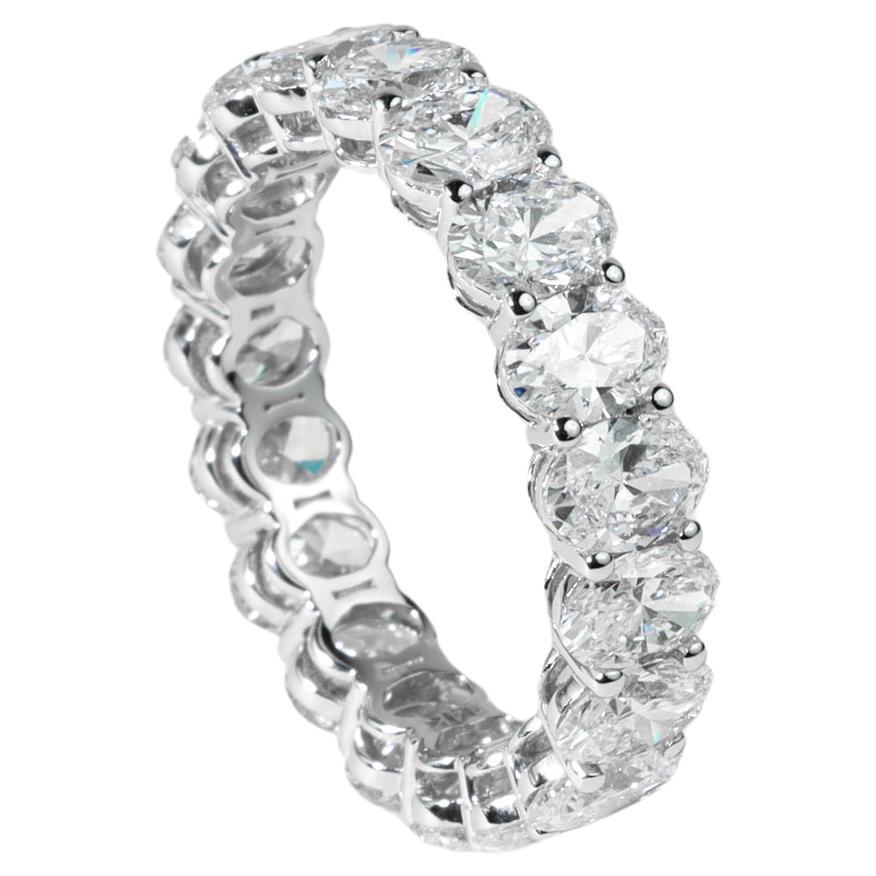 Alliance en or blanc 18 carats avec diamants taille ovale de 5 carats