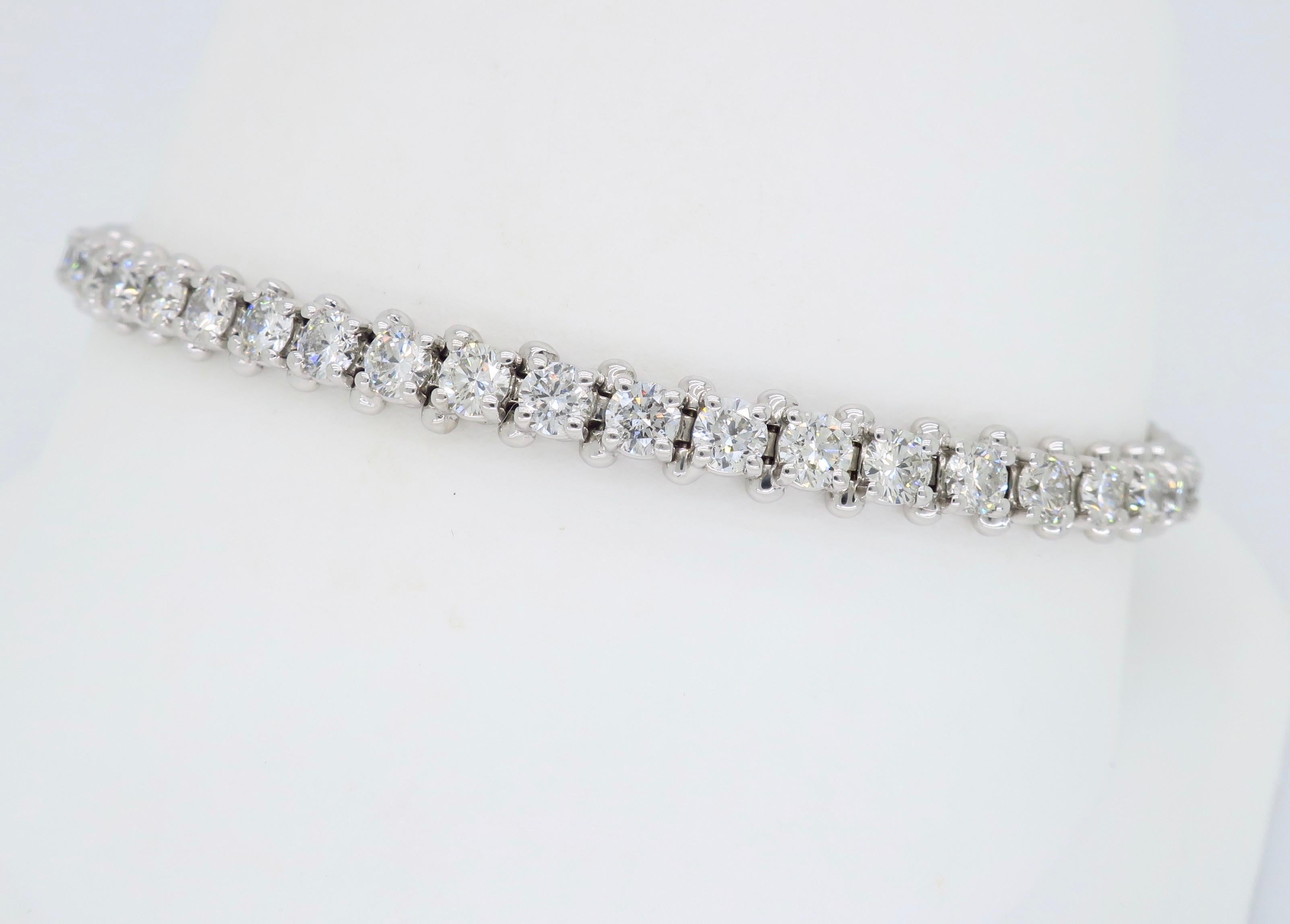 Round Cut 5 Carat Diamond Tennis Bracelet For Sale