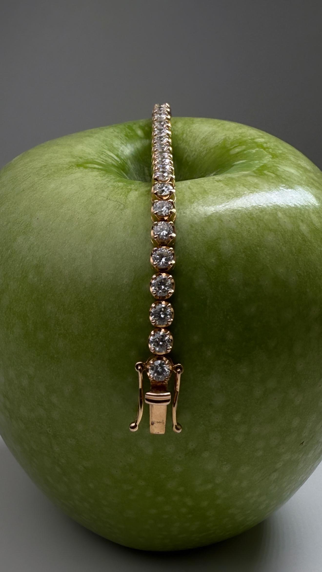 Bracciale Tennis con diamanti da 5 carati in oro giallo 18 carati In condizioni Nuovo in vendita a New York, NY