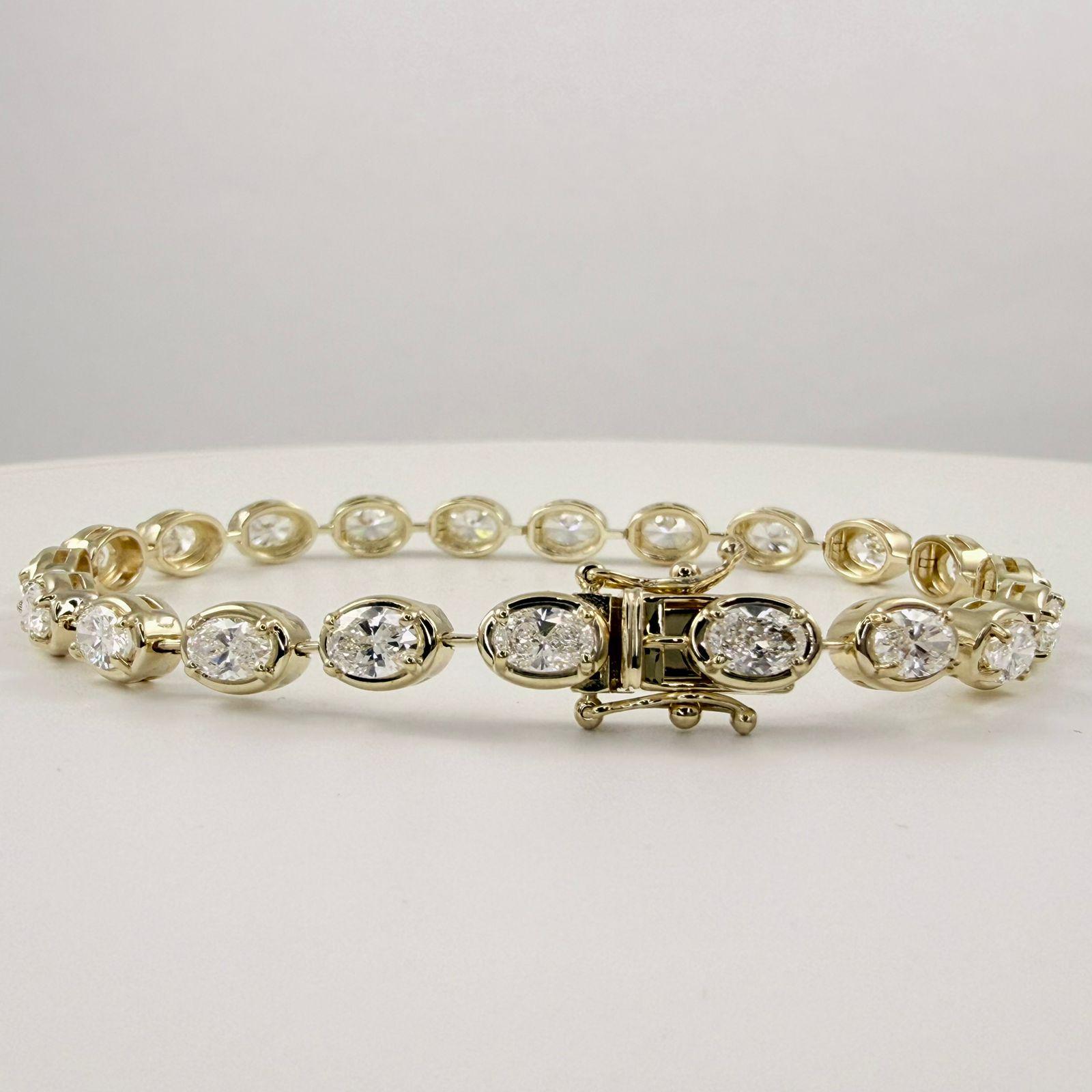 Bracciale da tennis con diamanti ovali incastonati, est-ovest, 5 carati, oro bianco 14K In condizioni Nuovo in vendita a New York, NY