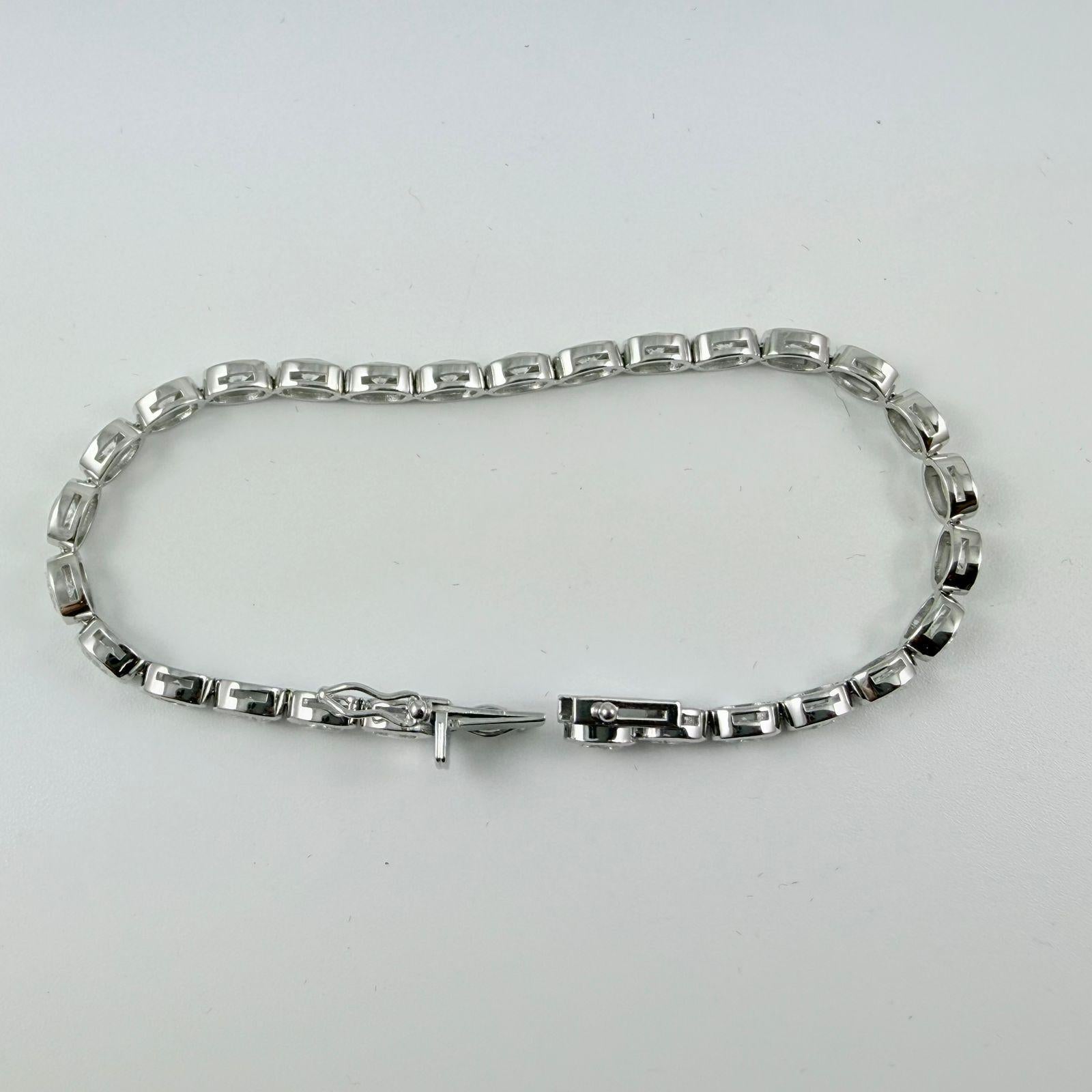 Bracciale da tennis con diamanti ovali incastonati, est-ovest, 5 carati, oro bianco 14K in vendita 3