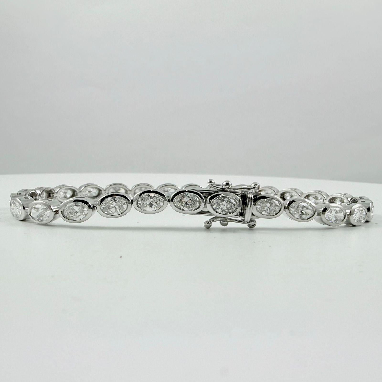 Taglio ovale Bracciale tennis con diamanti ovali est-ovest da 5 carati in oro bianco 14K in vendita