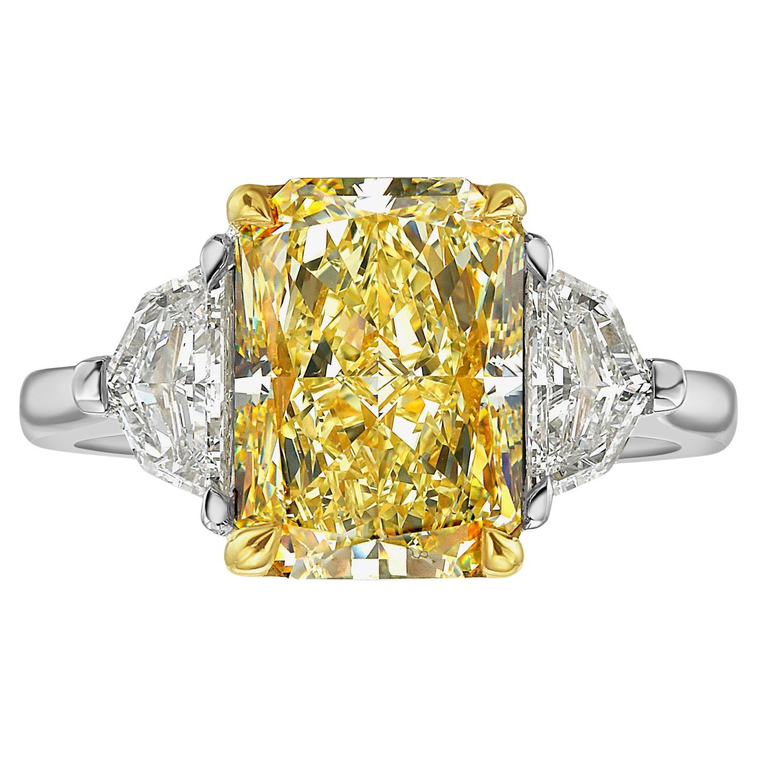Bague de fiançailles en diamant jaune de 5 carats à taille radiante allongée