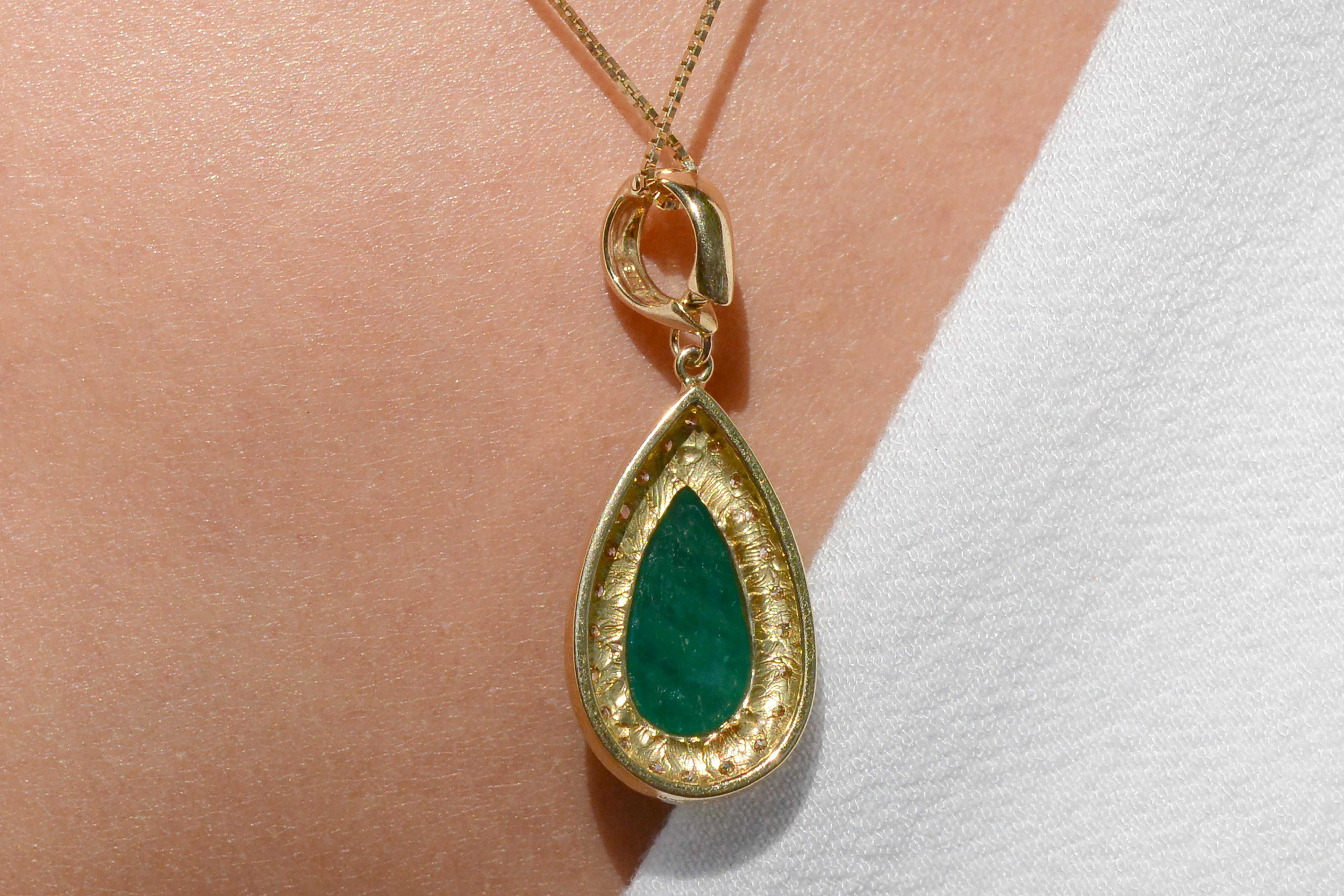 Contemporary 5 Carat Emerald and Diamond Enhancer Necklace For Sale