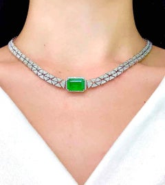 5 Carat Emerald and Diamond Necklace in 18K Gold with Diamonds