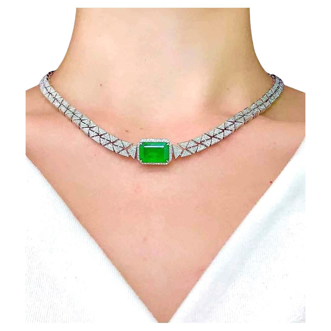 5 Carat Emerald and Diamond Necklace in 18K Gold with Diamonds