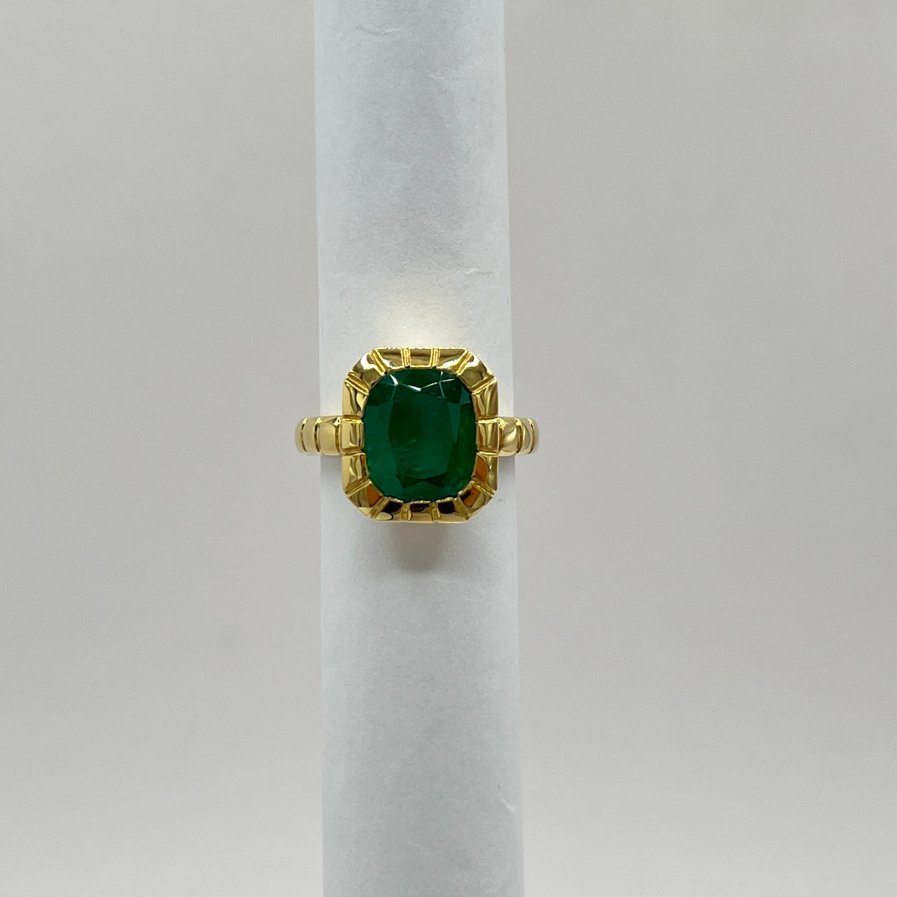 Femenino o masculino Anillo de oro amarillo de 18 quilates con esmeralda en forma de cojín de 5 quilates en venta