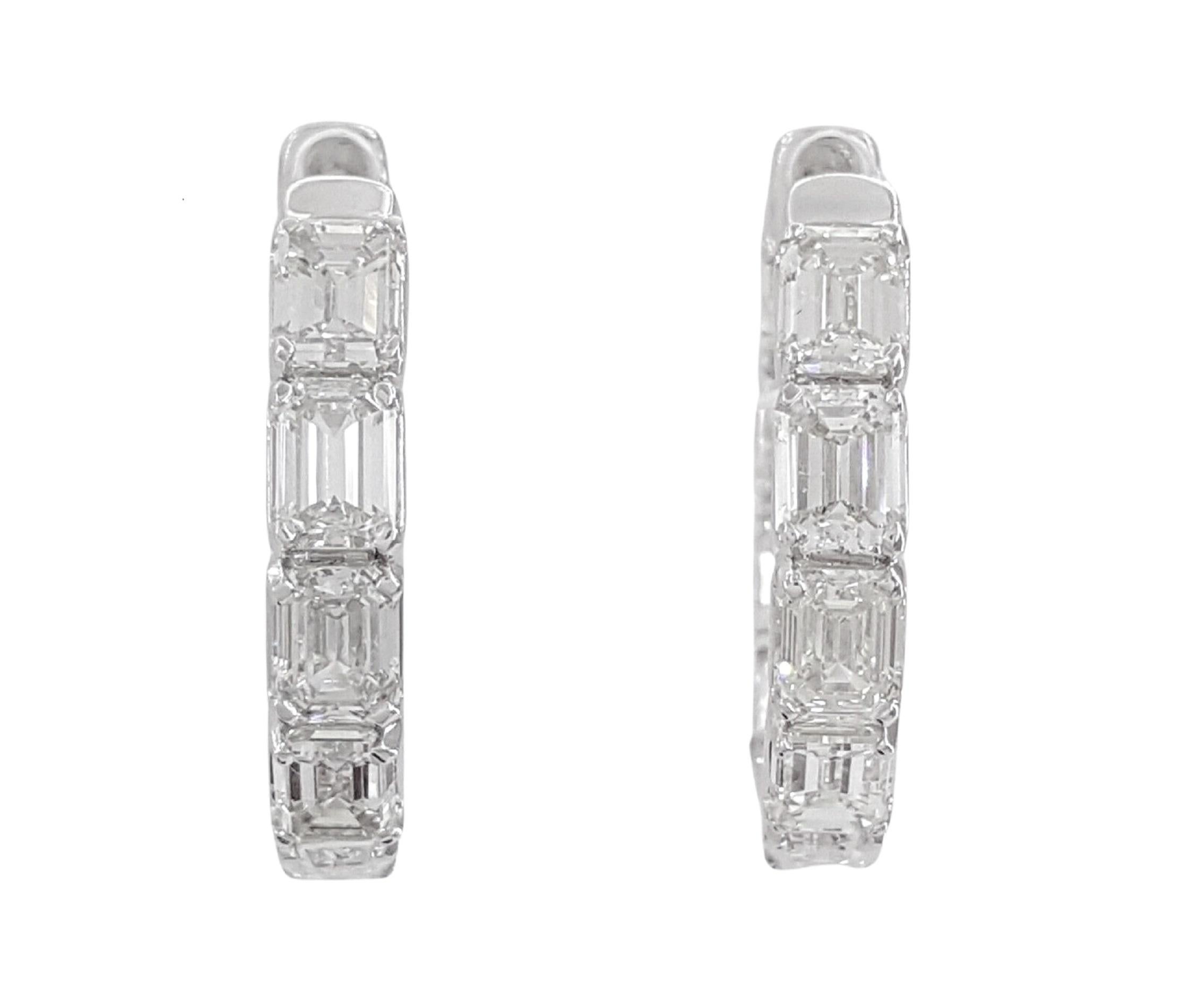 Ein exquisites Paar von ca. 5 Karat Diamantohrringen im Smaragdschliff.

Es gibt 36 (beide Ohrringe insgesamt) natürliche Diamanten im Smaragdschliff mit einem Gesamtgewicht von ca. 5 Karat. Die Diamanten sind von der Farbe her G-I und von der