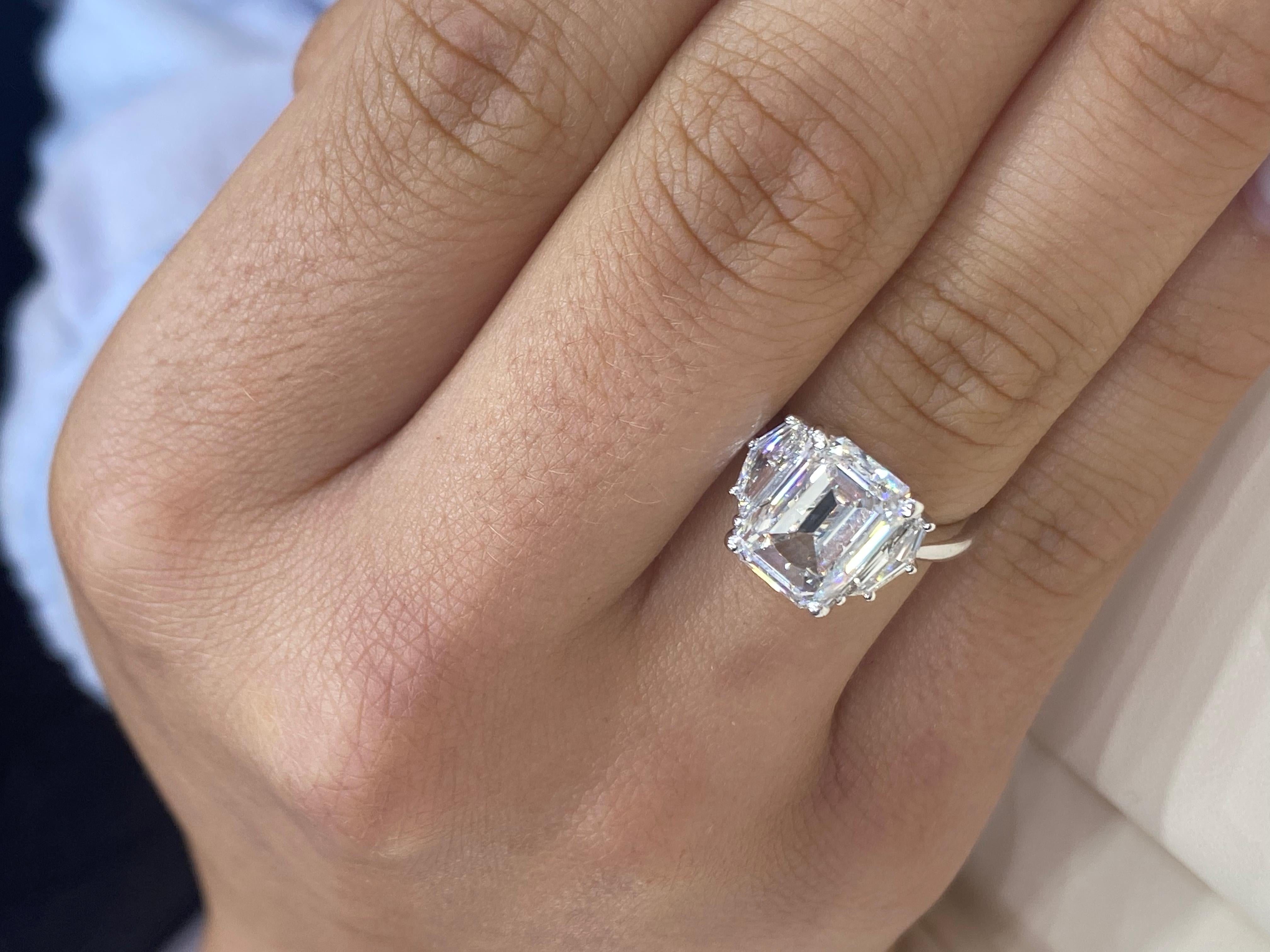 Bague de fiançailles avec diamant taille émeraude de 5 carats certifié GIA F VS1 en vente 6