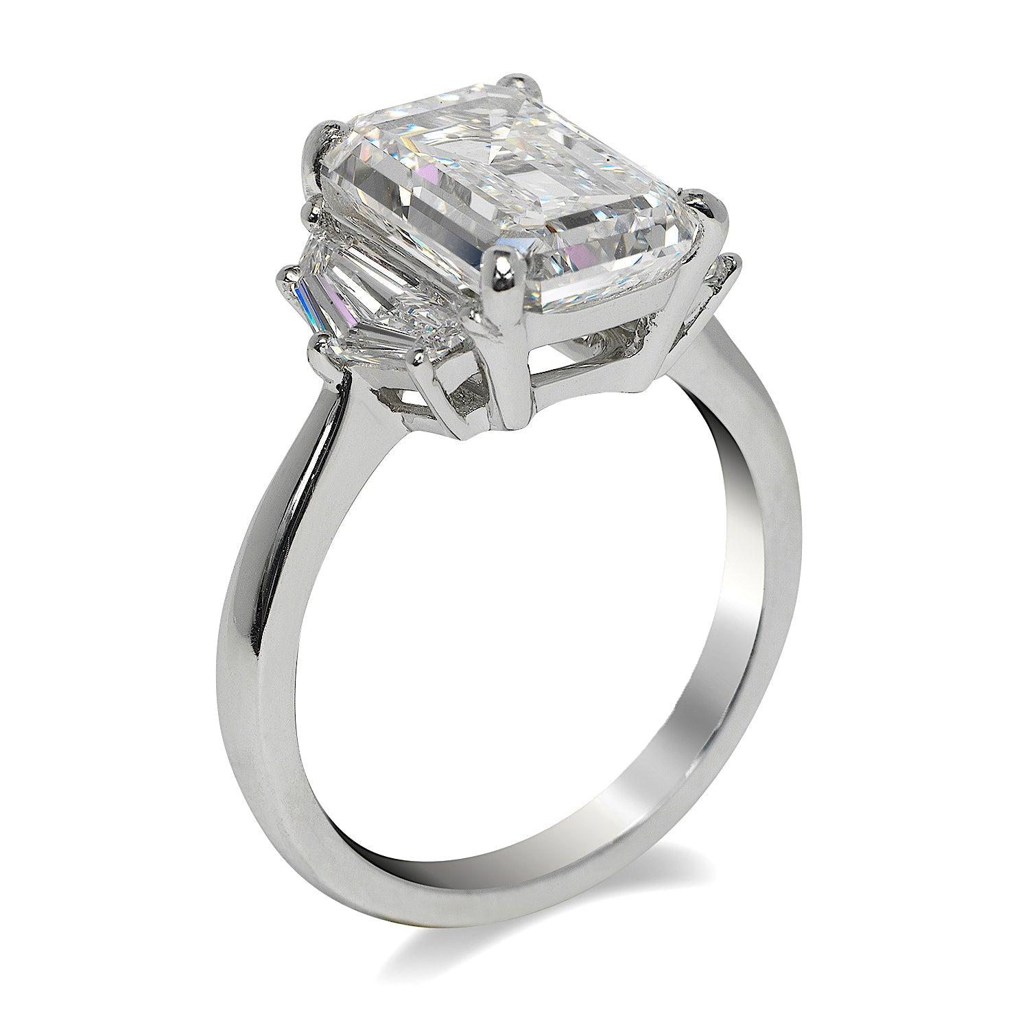 Taille émeraude Bague de fiançailles avec diamant taille émeraude de 5 carats certifié GIA F VS1 en vente