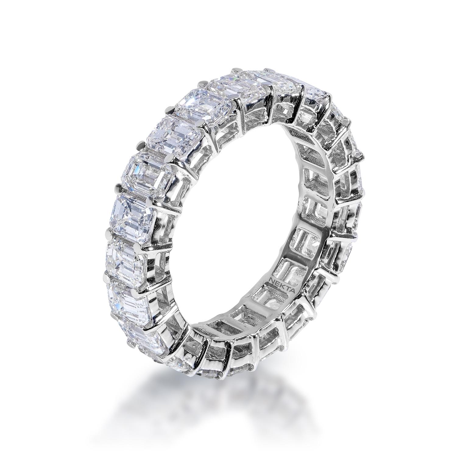 Bracelet d'éternité Diamant :
Poids en carats : 4.98 carats
Style : Coupe émeraude

Réglage : Prongée partagée
Métal :  Or blanc 14 carats

Poids total en carats : 4,98 carats