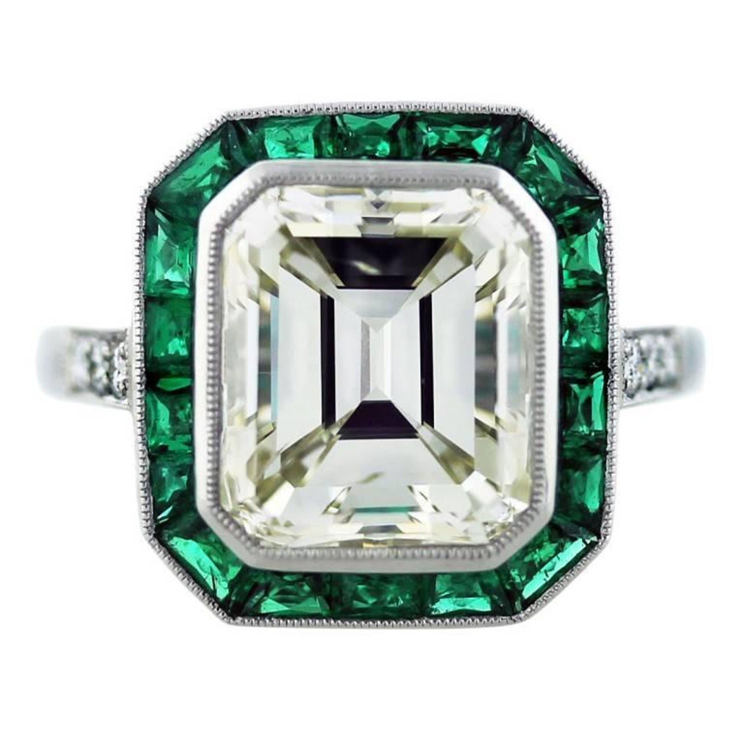 Бриллиантами Emerald Cut