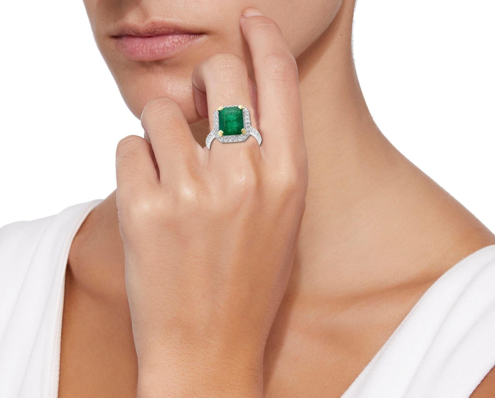 5 Carat Emerald Cut  Natural Emerald and Diamond 18 Karat Gold Ring Estate In Excellent Condition In New York, NY