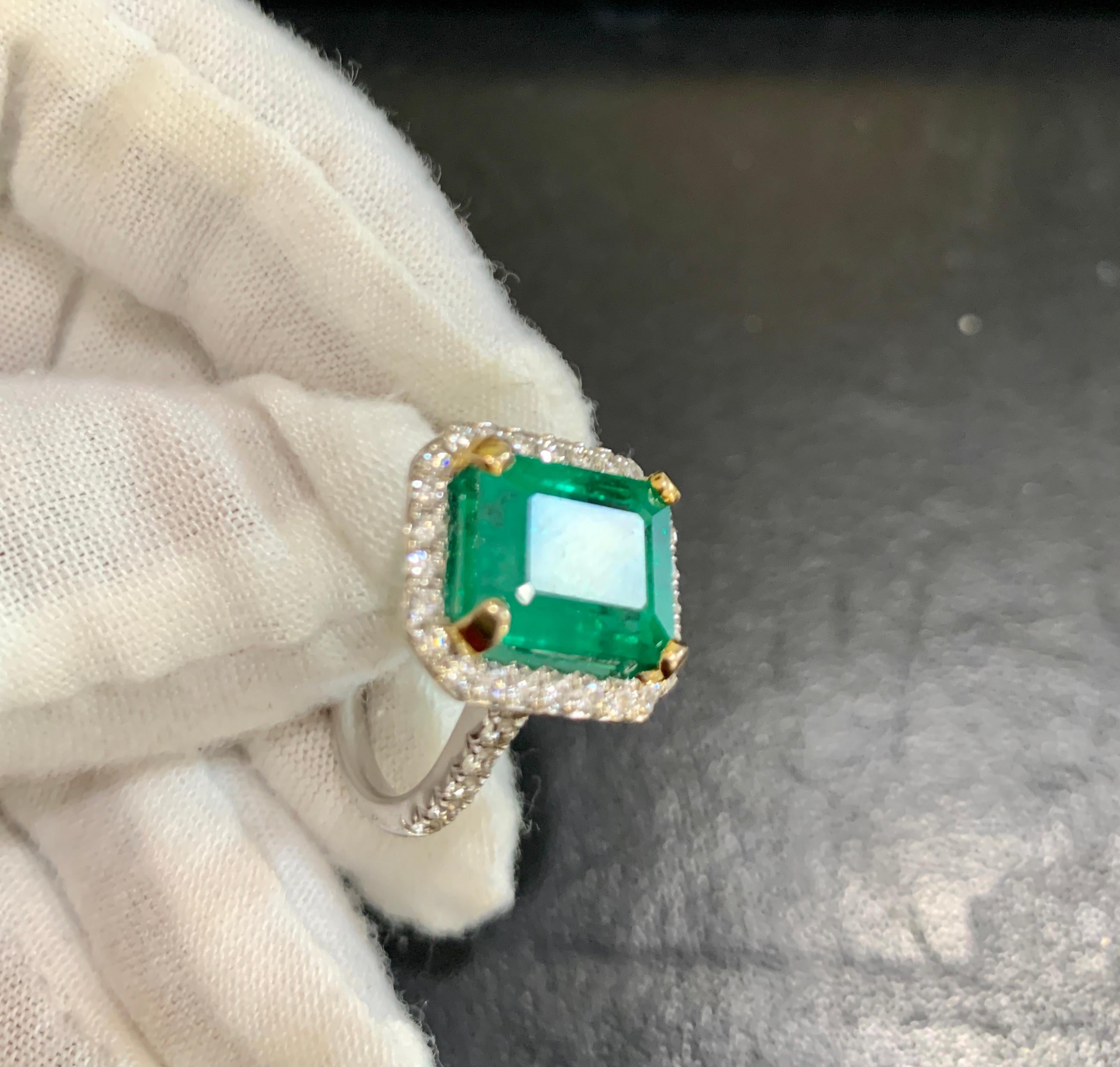 Women's 5 Carat Emerald Cut  Natural Emerald and Diamond 18 Karat Gold Ring Estate