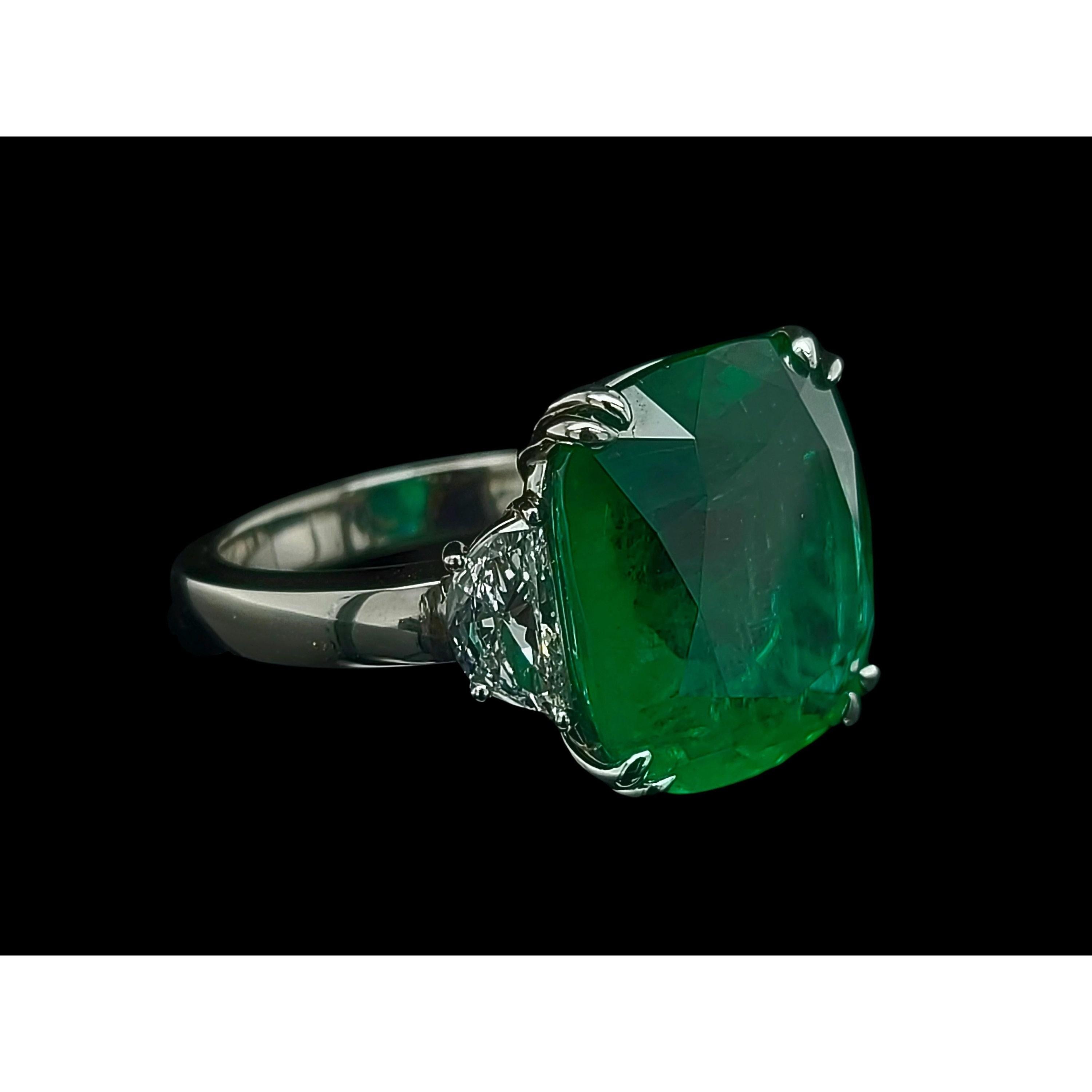 For Sale:  18K Gold 5 CT Natural Emerald and Diamond Antique Art Deco Style Engagement Ring 6