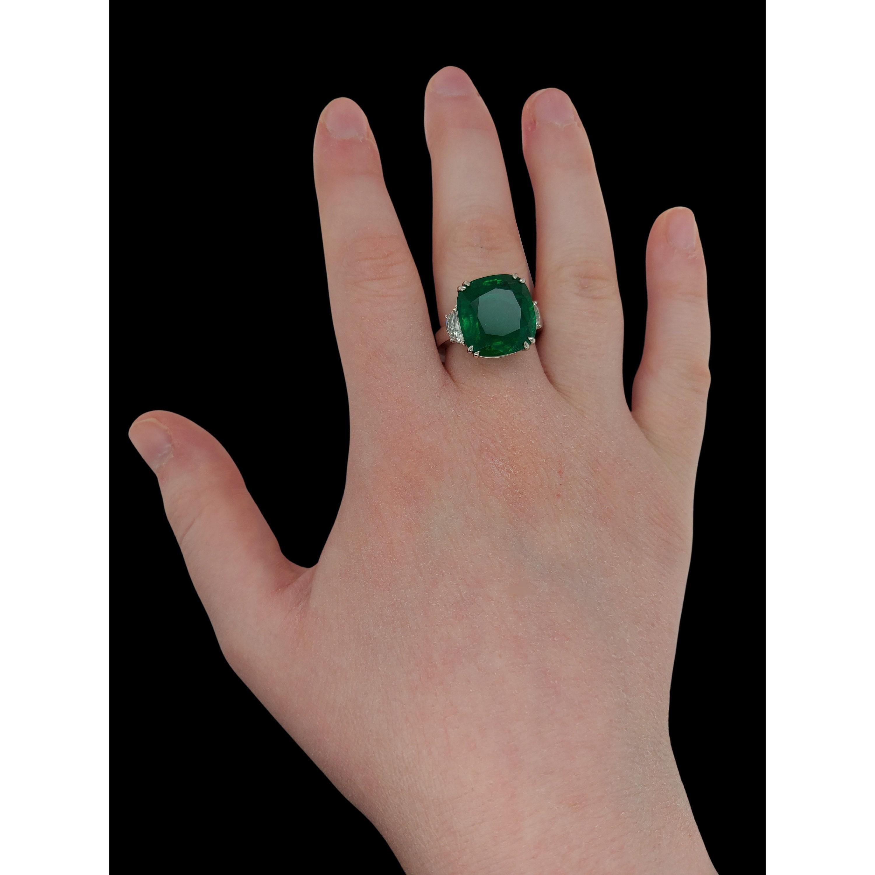 For Sale:  18K Gold 5 CT Natural Emerald and Diamond Antique Art Deco Style Engagement Ring 3