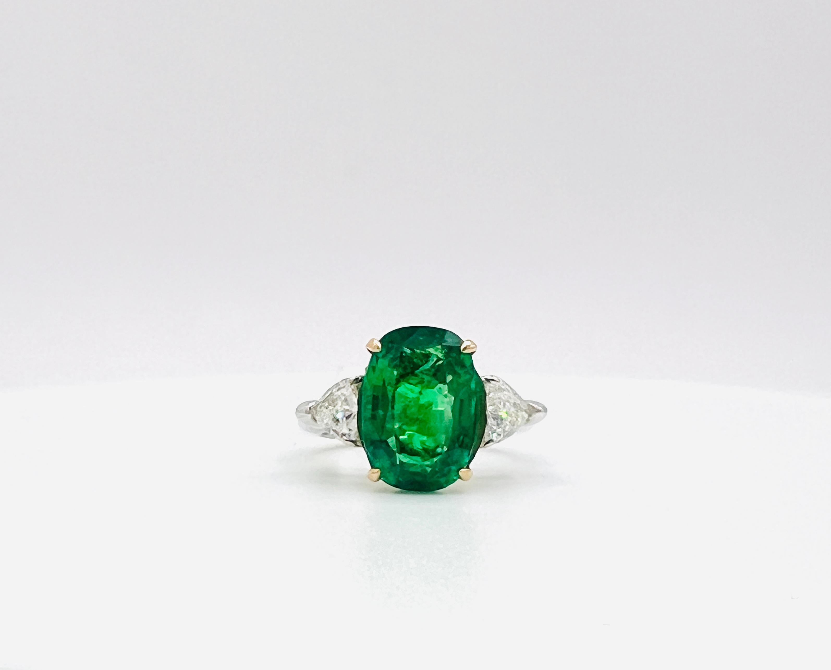 5 Carat Emerald Oval and Diamond Trillion Ring in 18K 2 Tone Gold For Sale 1