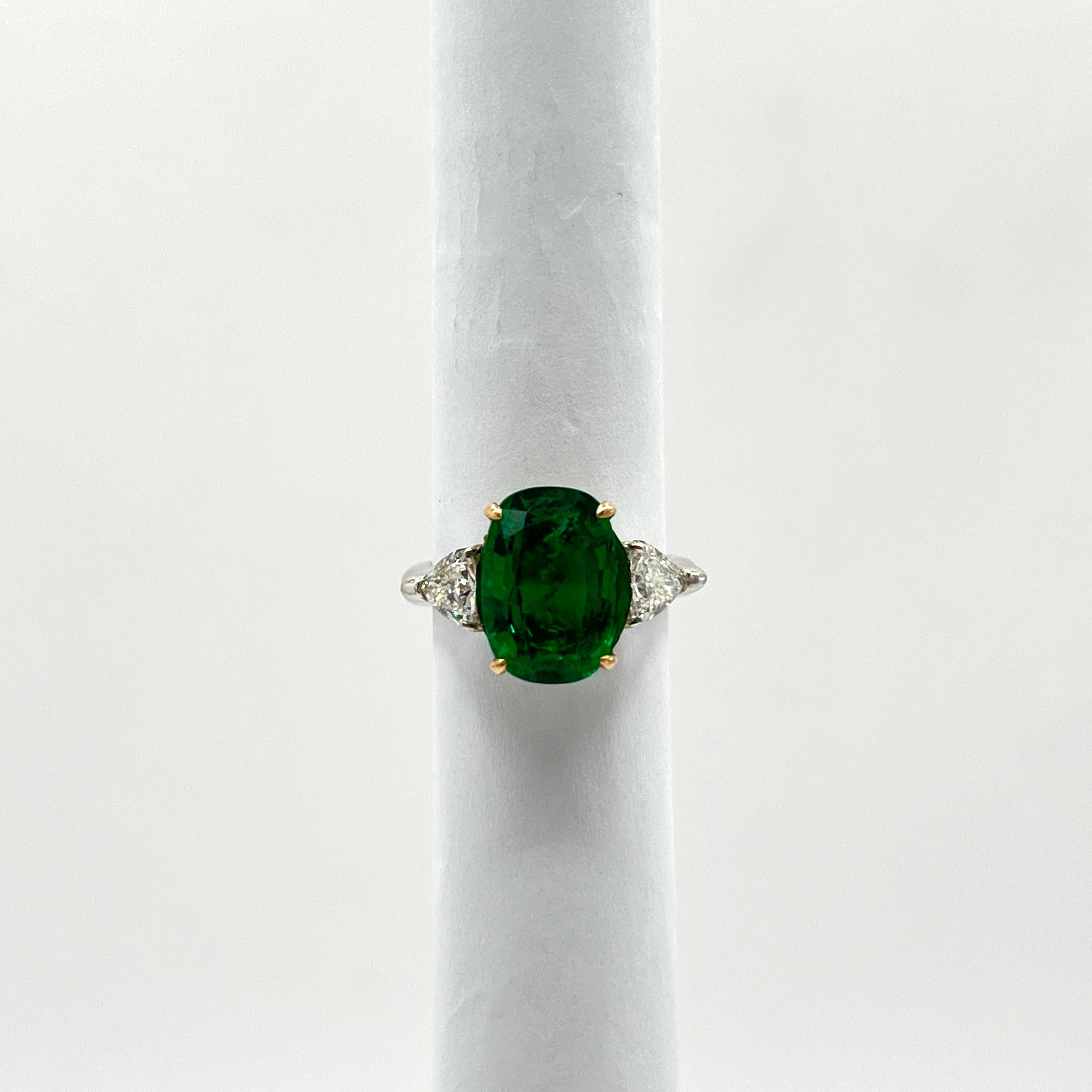 5 Carat Emerald Oval and Diamond Trillion Ring in 18K 2 Tone Gold For Sale 2