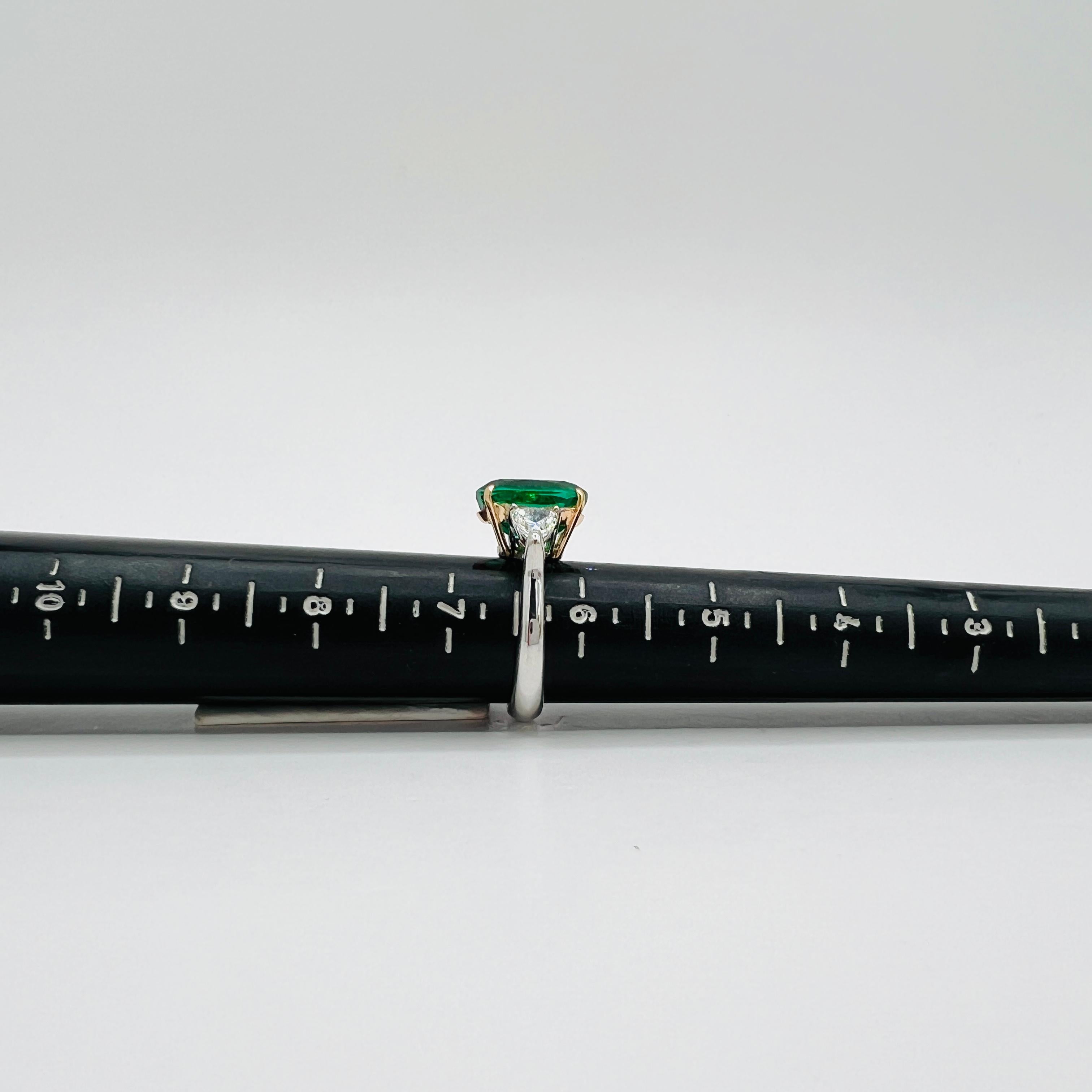 5 Carat Emerald Oval and Diamond Trillion Ring in 18K 2 Tone Gold For Sale 4