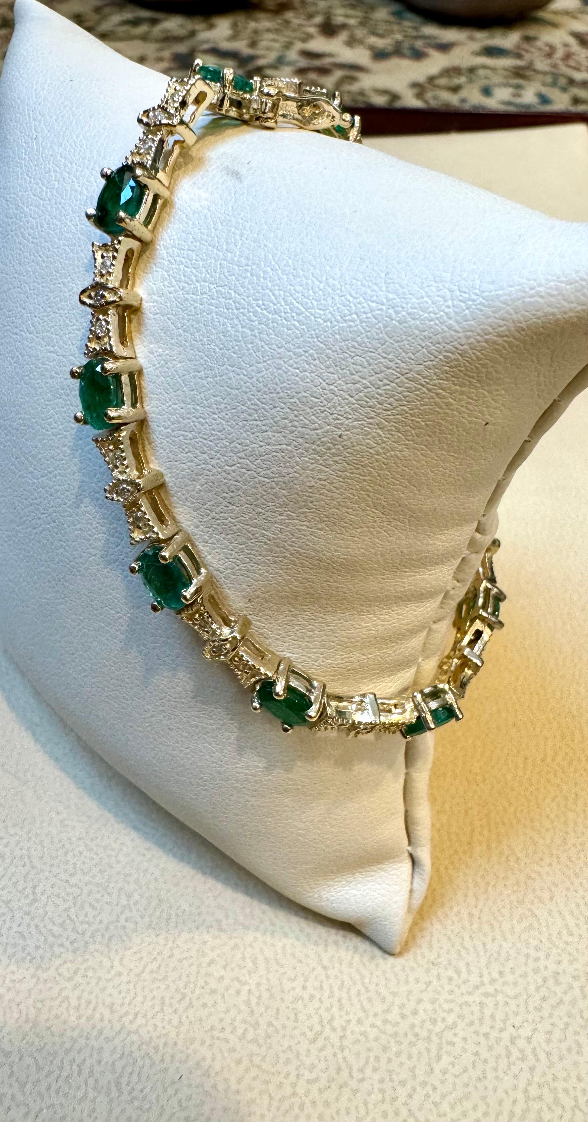 5 Carat Emerald Tennis Bracelet 14 Karat Yellow Gold, 6.5 Inch For Sale 2