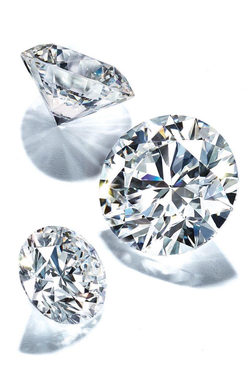 5-Carat F VS Round Brilliant Diamond Ring  A Timeless Statement GIA For Sale 3