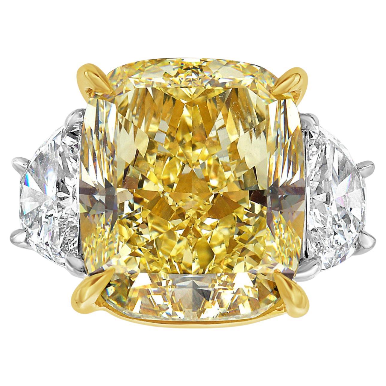 Anello di fidanzamento con diamante a cuscino giallo chiaro da 5 carati