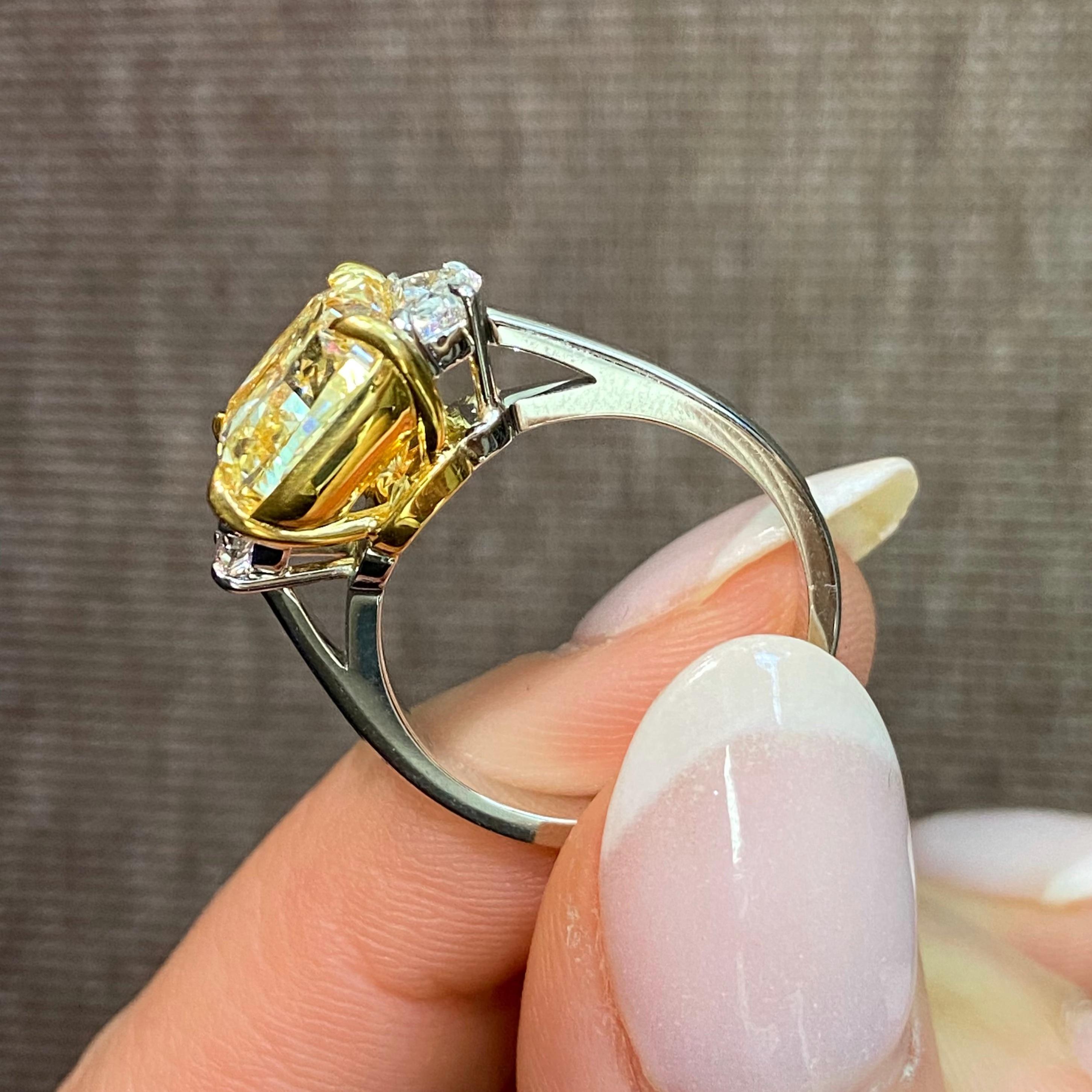 5 Carat Fancy Yellow Cushion Cut Diamond Ring In New Condition In New York, NY