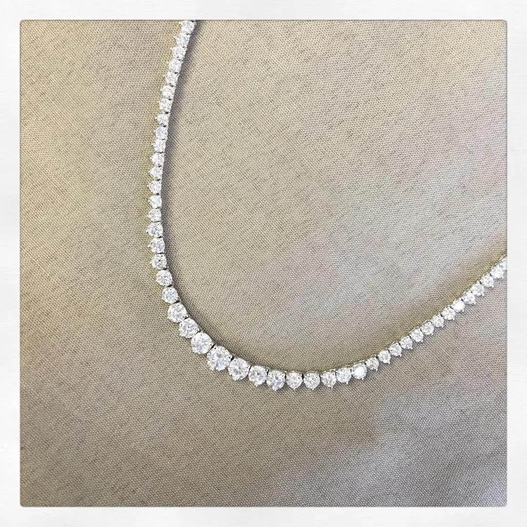 Round Cut 5 Carat Graduated Natural Diamond Riviera Tennis Necklace in 14k Gold For Sale