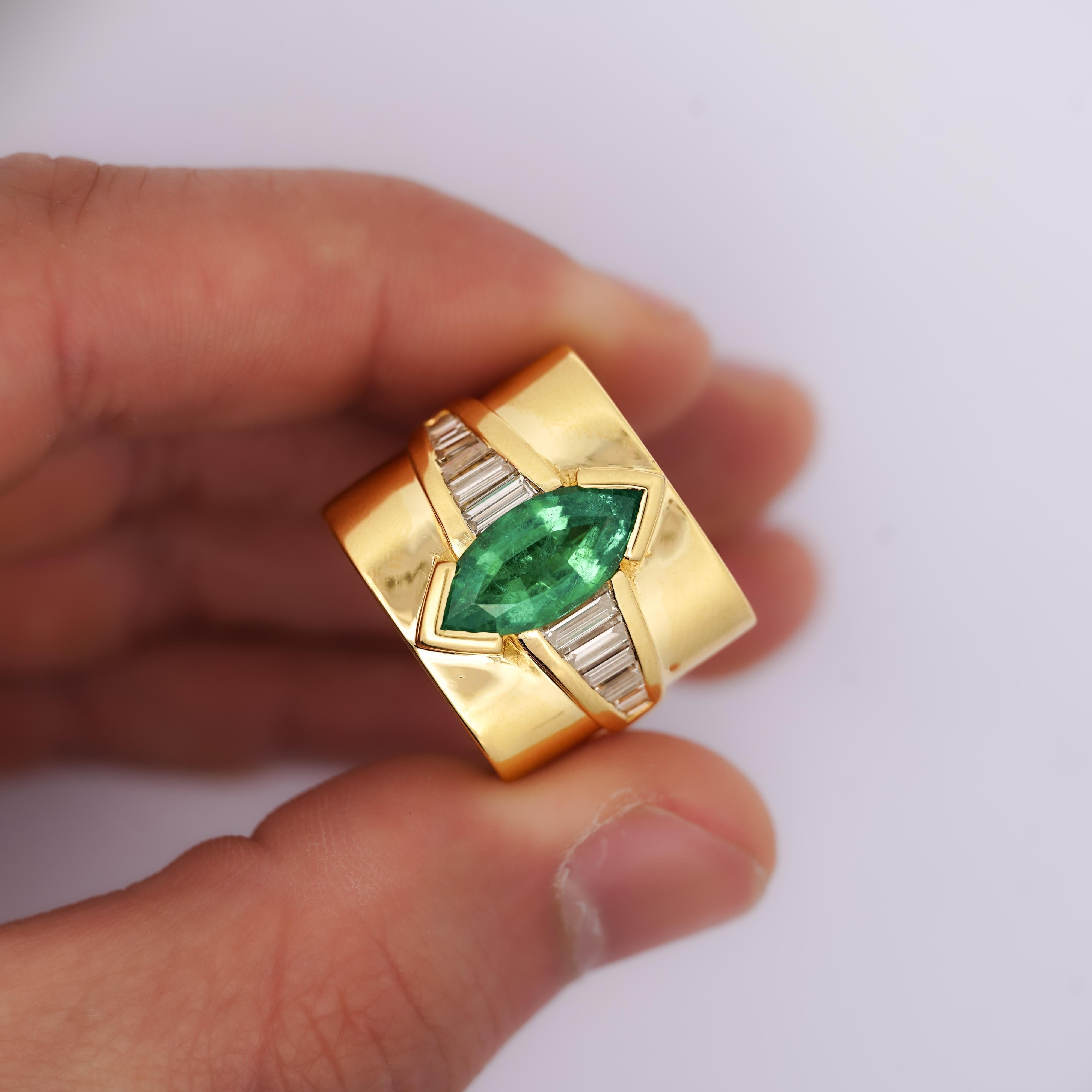 5 Carat Marquise Emerald & Baguette Diamond Channel 18K Gold Vintage Ring For Sale 4