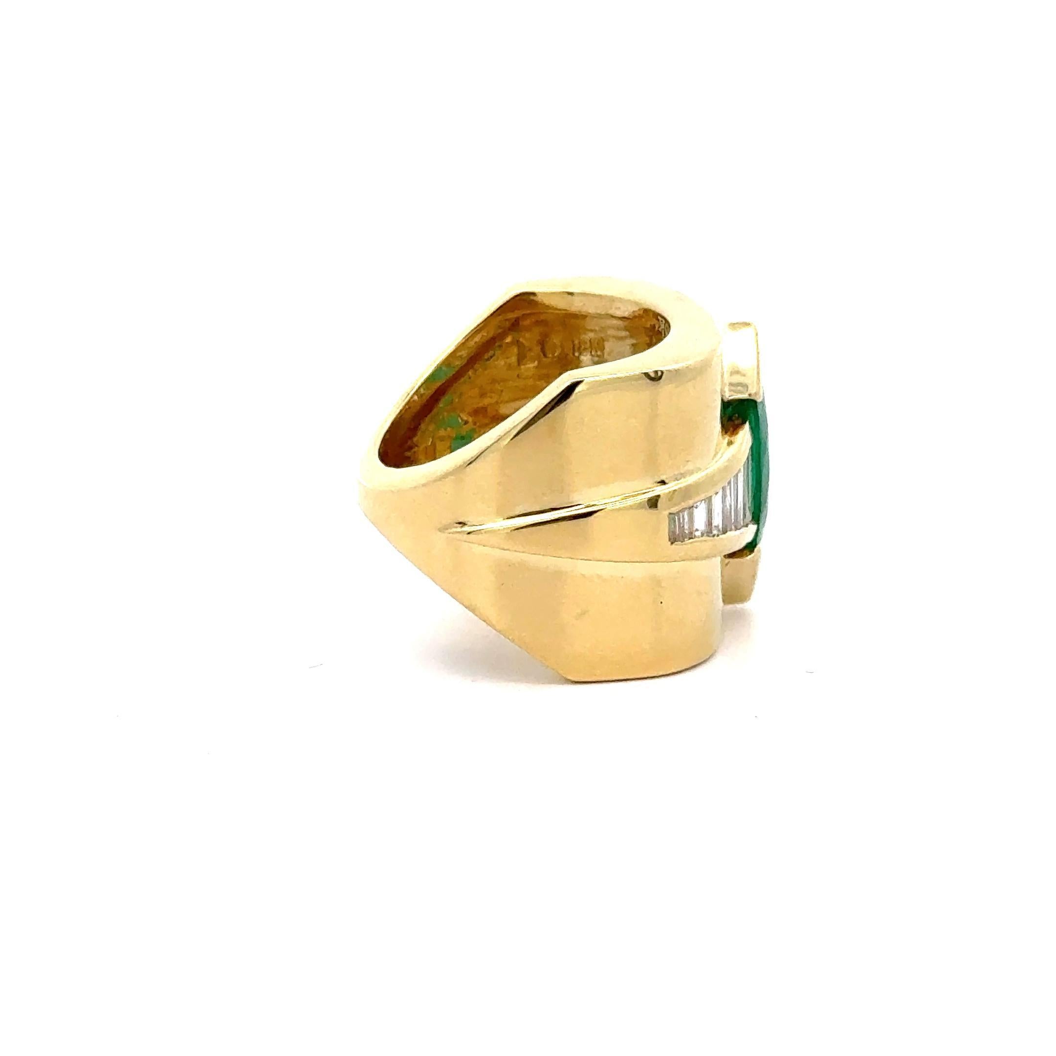 5 Carat Marquise Emerald & Baguette Diamond Channel 18K Gold Vintage Ring In Excellent Condition For Sale In Miami, FL