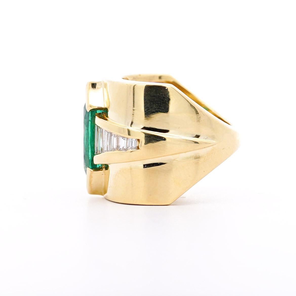 5 Carat Marquise Emerald & Baguette Diamond Channel 18K Gold Vintage Ring For Sale 2
