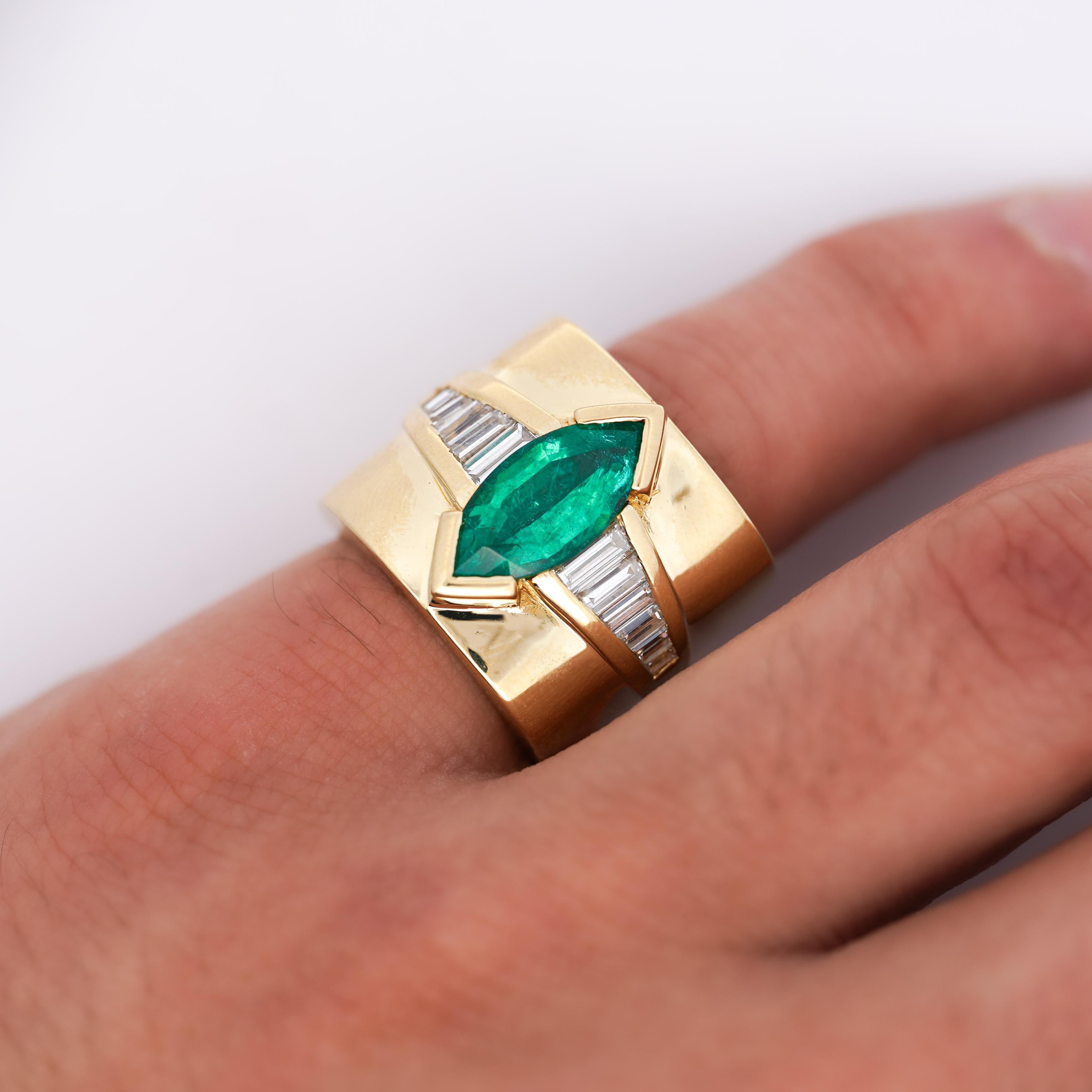 5 Carat Marquise Emerald & Baguette Diamond Channel 18K Gold Vintage Ring For Sale 3