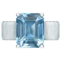 5 Carat Natural Aquamarine 18 Karat White Gold Diamonds Sahara Collection Ring