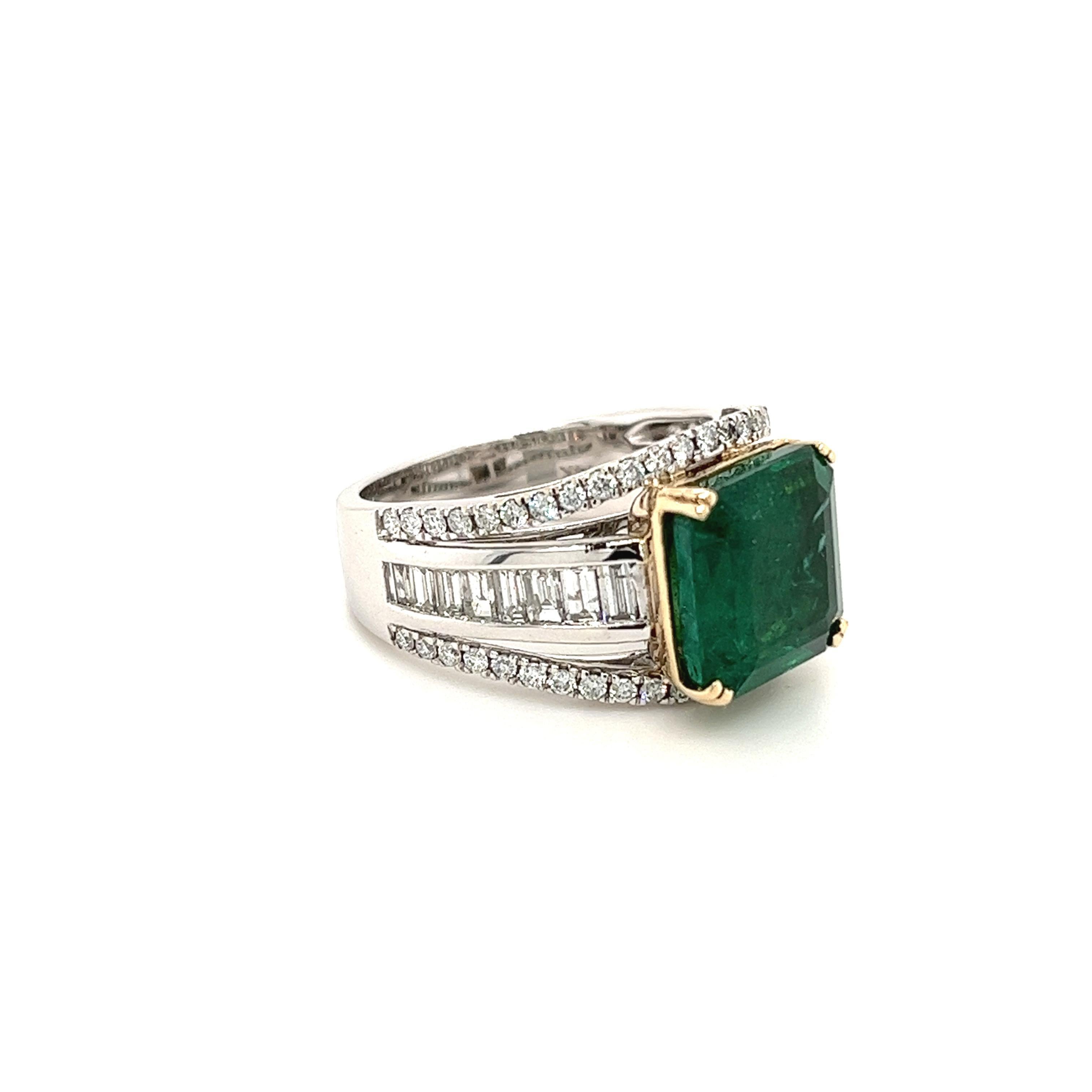 Im Angebot: 5 Karat natürlicher Smaragd und Baguette-Diamant 14k Weißgold Art Deco Ring () 4