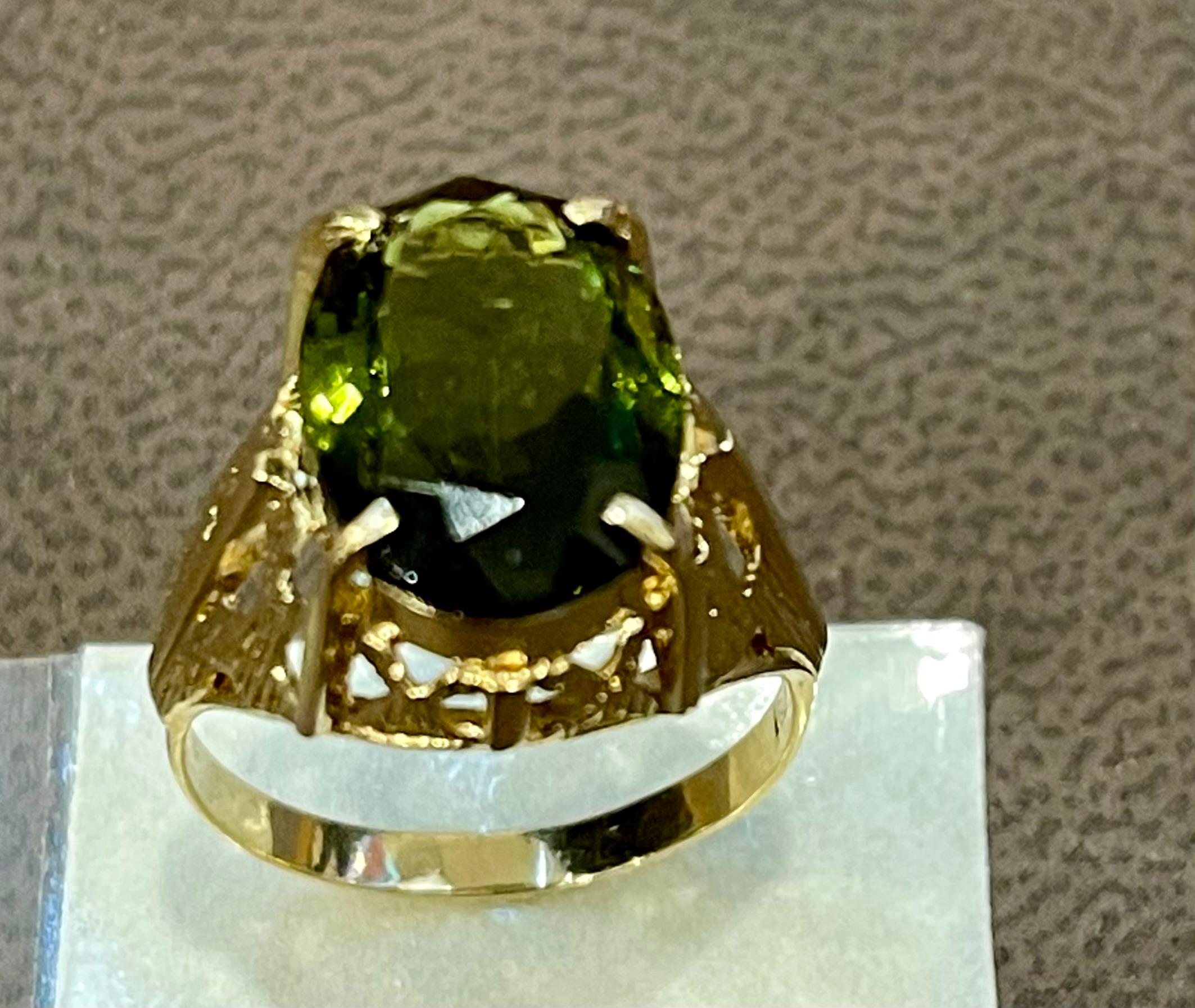 5 Carat Natural Oval Green Tourmaline Cocktail Ring 18 Karat Yellow Gold For Sale 2