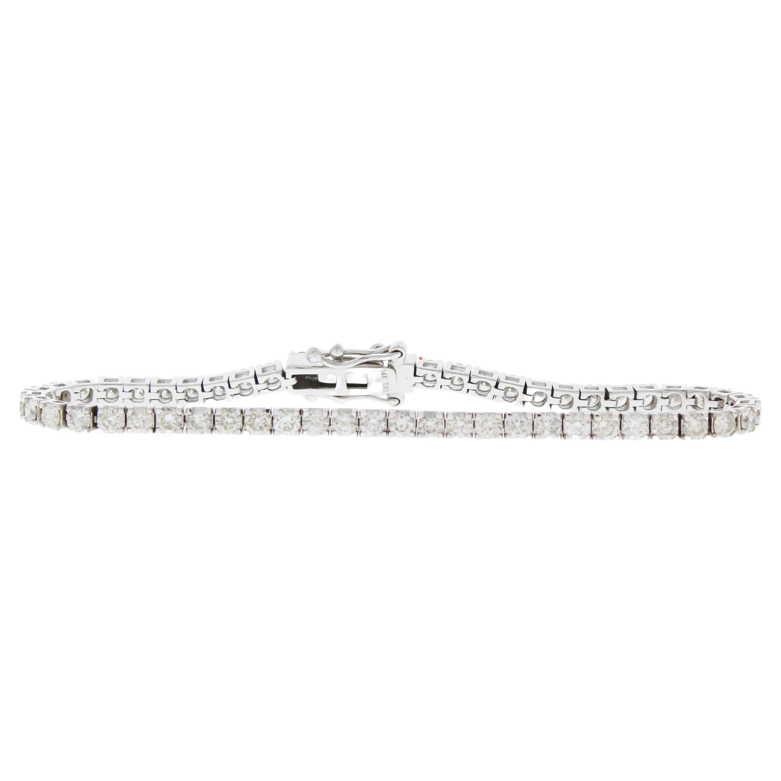 Bracelet tennis à 4 griffes en or blanc 14 carats avec diamants ronds naturels de 5 carats en vente