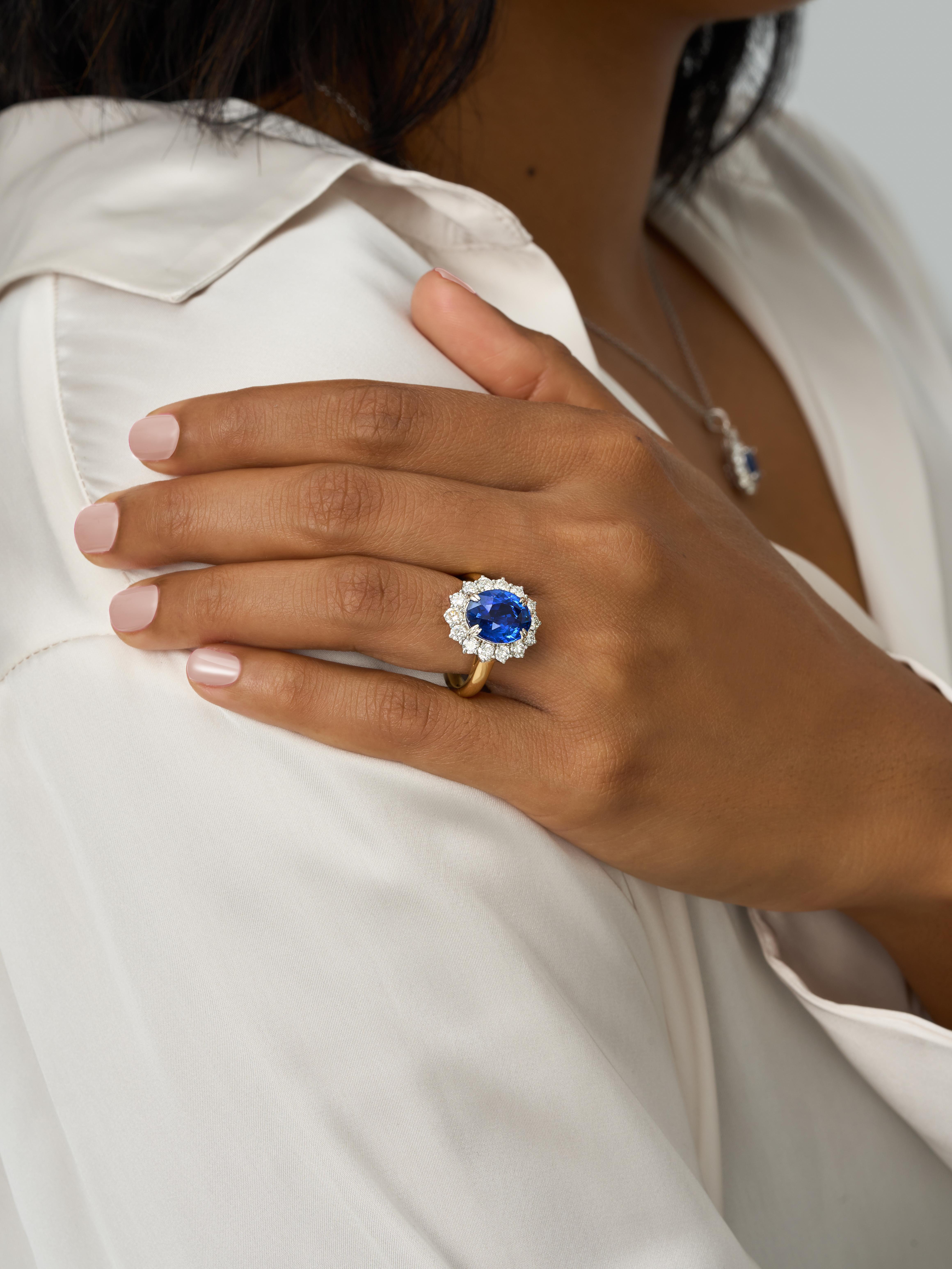 Bague avec saphir bleu royal naturel de 5 carats et diamants Neuf - En vente à London, GB