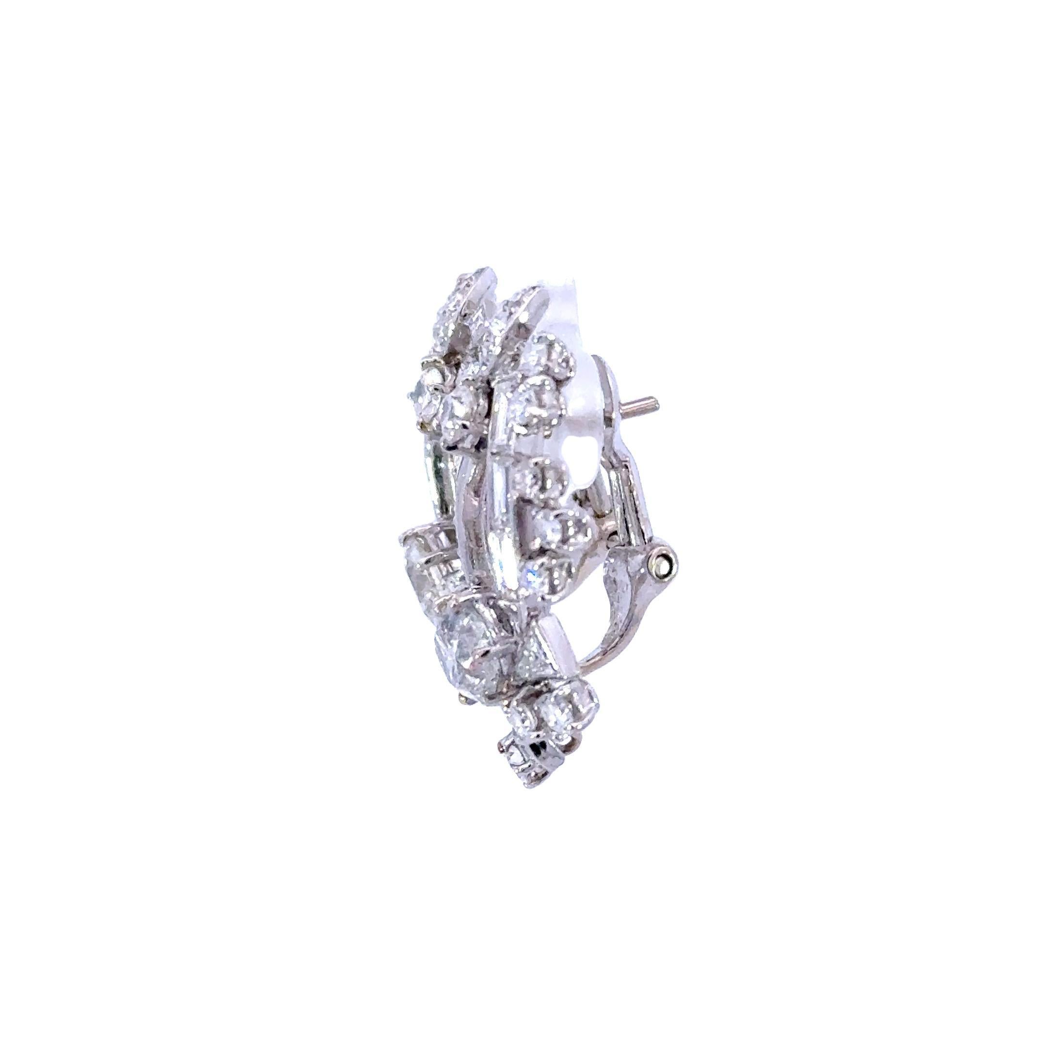 Moderne Boucle d'oreille pendante en diamant taille européenne 5 carats et diamant central 2 carats en vente