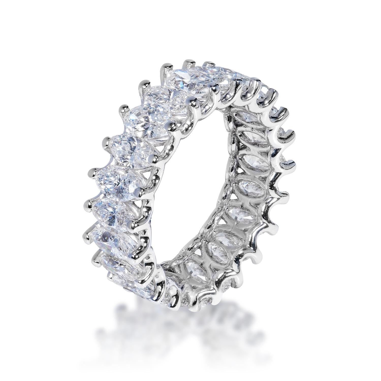 Earth Mined Center Diamond:
Carat Weight: 5.30 Carats
Number of Diamonds: 22
Style: Oval Cut

Setting: U-shape Shared Prong
Metal: 14 Karat White Gold

Total Carat Weight: 5.30 Carats