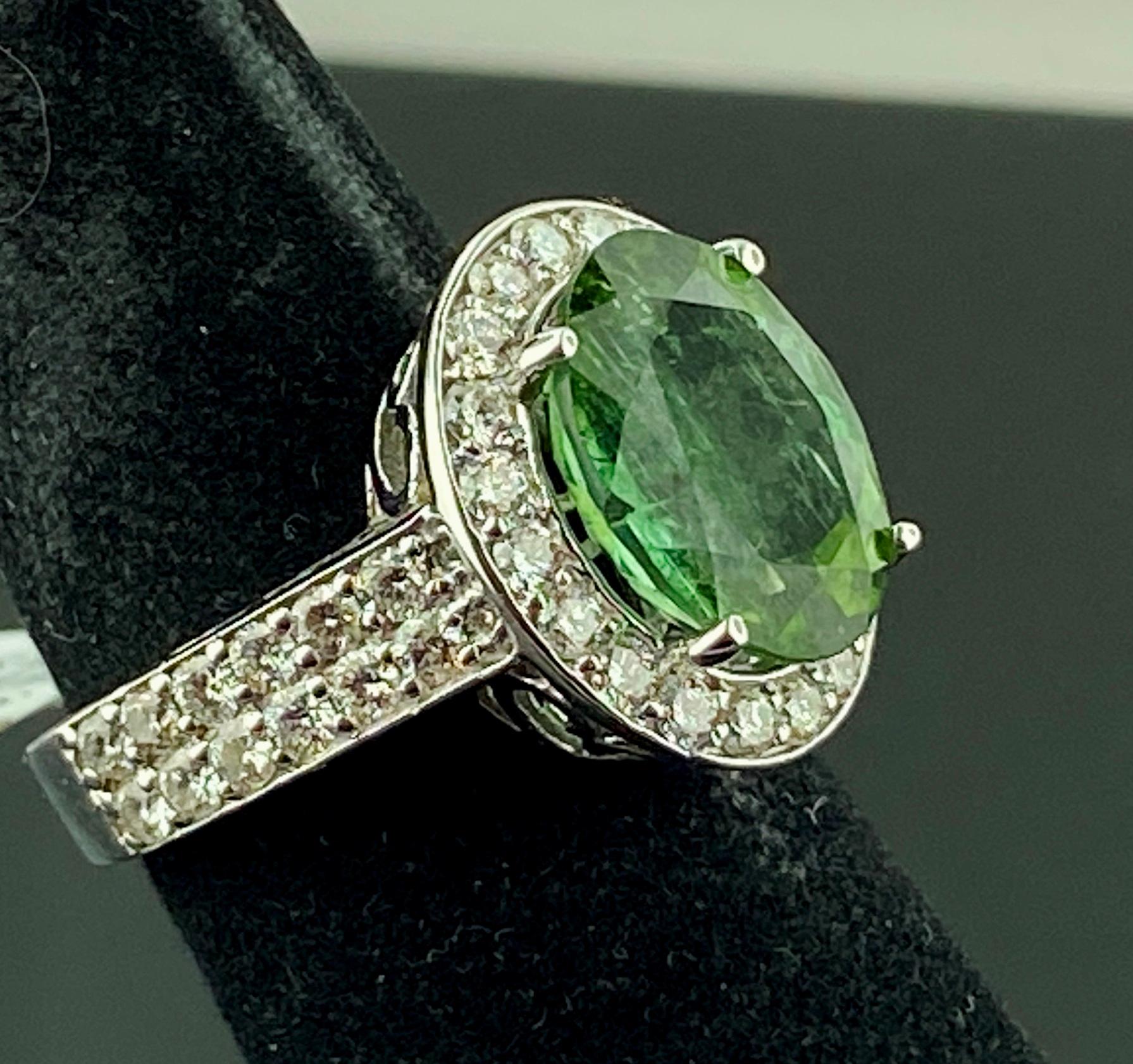 5 Carat Oval Cut Green Tourmaline and Diamond Ring in White Gold In Excellent Condition For Sale In Palm Desert, CA