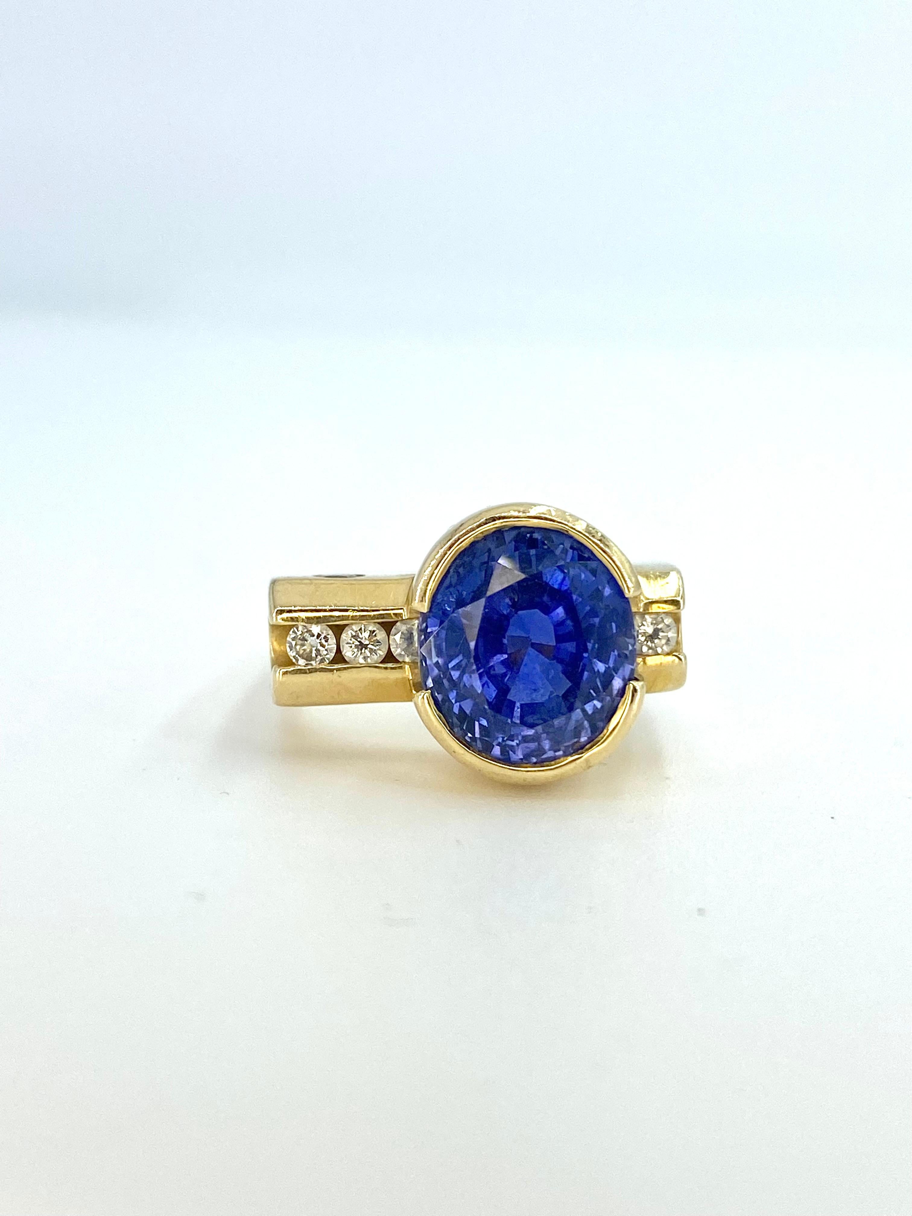 5 Carat Oval Cut Natural Blue Ceylon Sapphire Set in Platinum Ring In Good Condition For Sale In Miami, FL