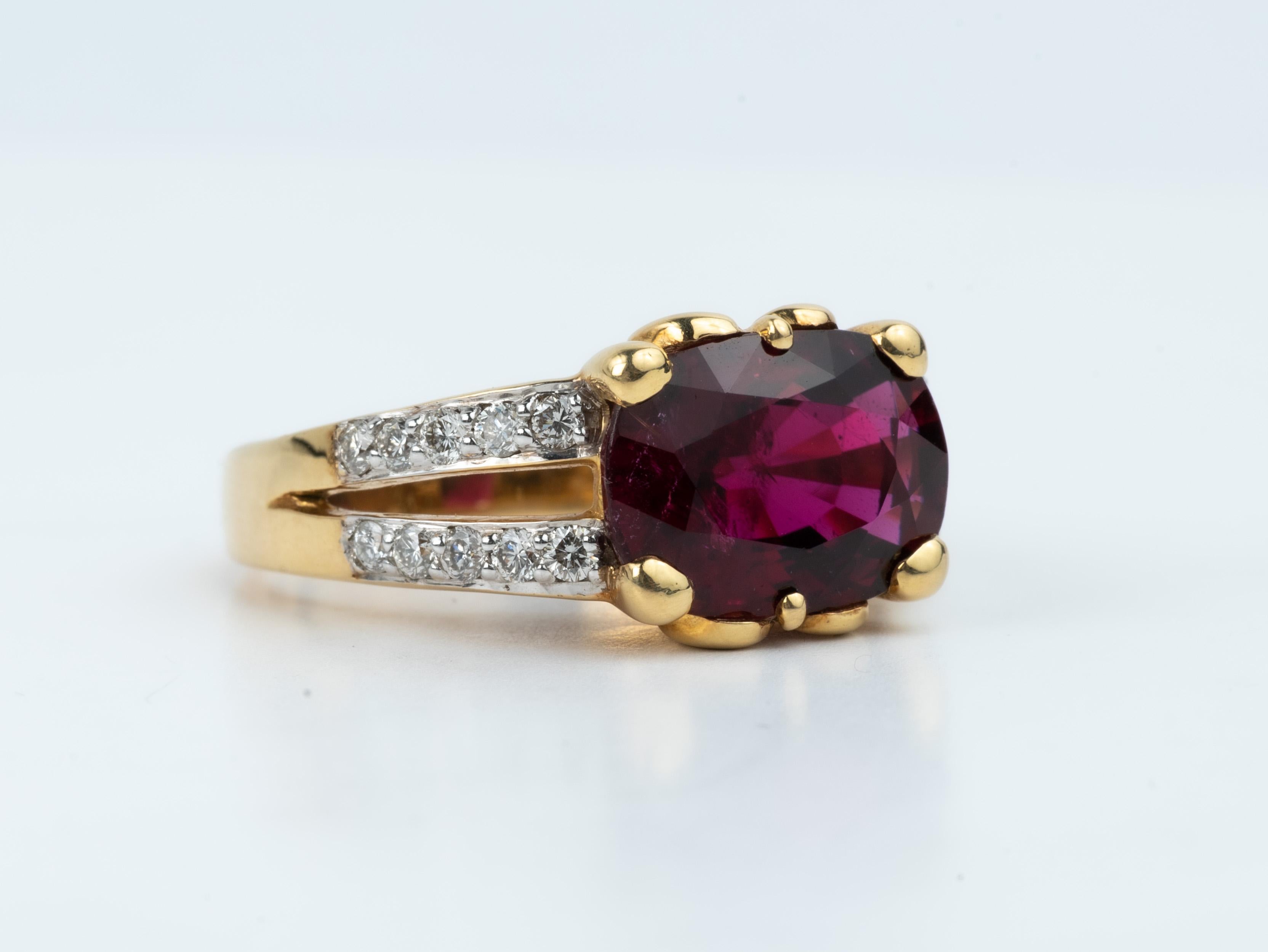 5 Carat Oval Cut Rubellite Tourmaline with 0.66 Diamonds Cocktail Ring 18k For Sale 1