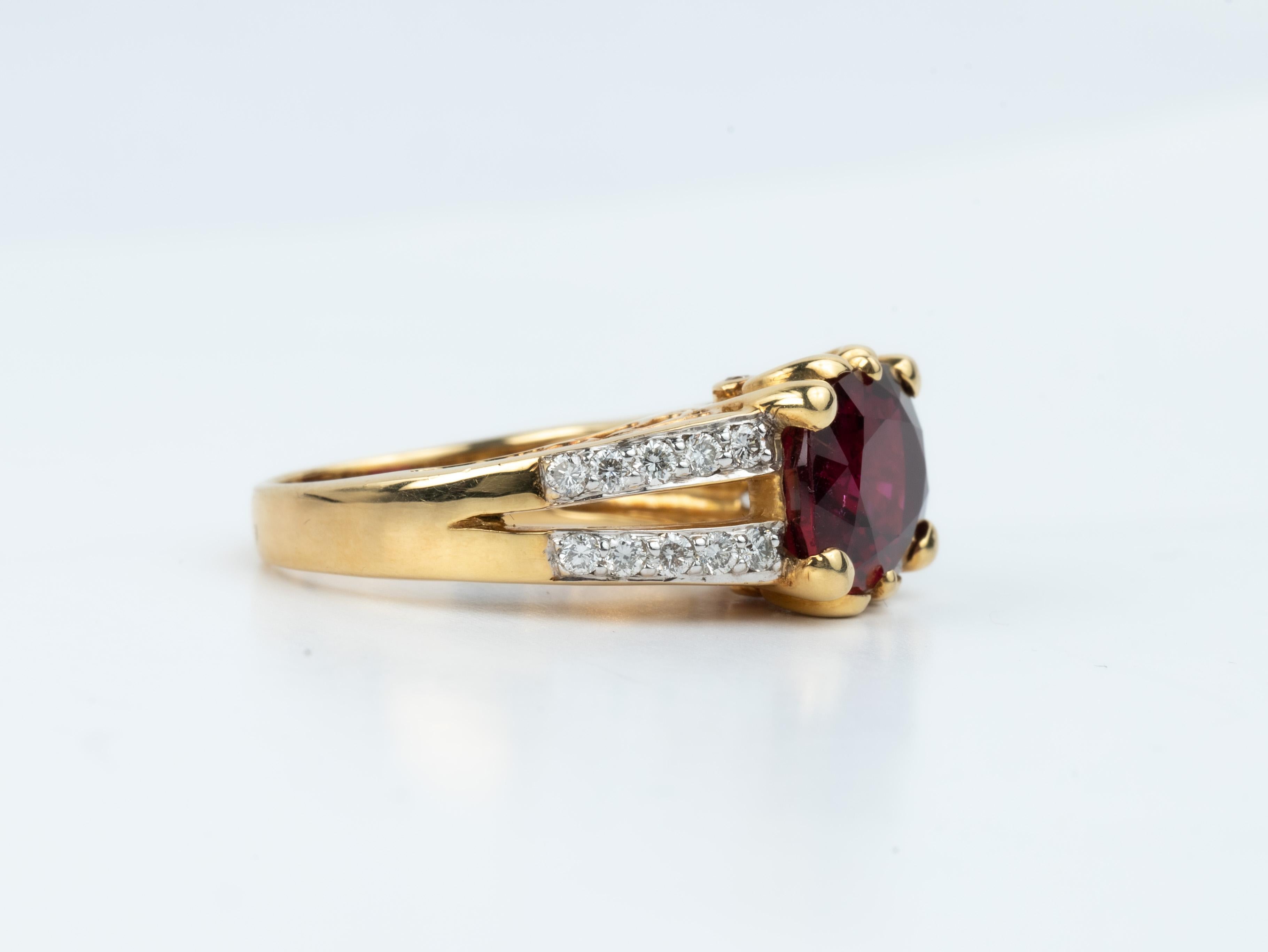5 Carat Oval Cut Rubellite Tourmaline with 0.66 Diamonds Cocktail Ring 18k For Sale 2