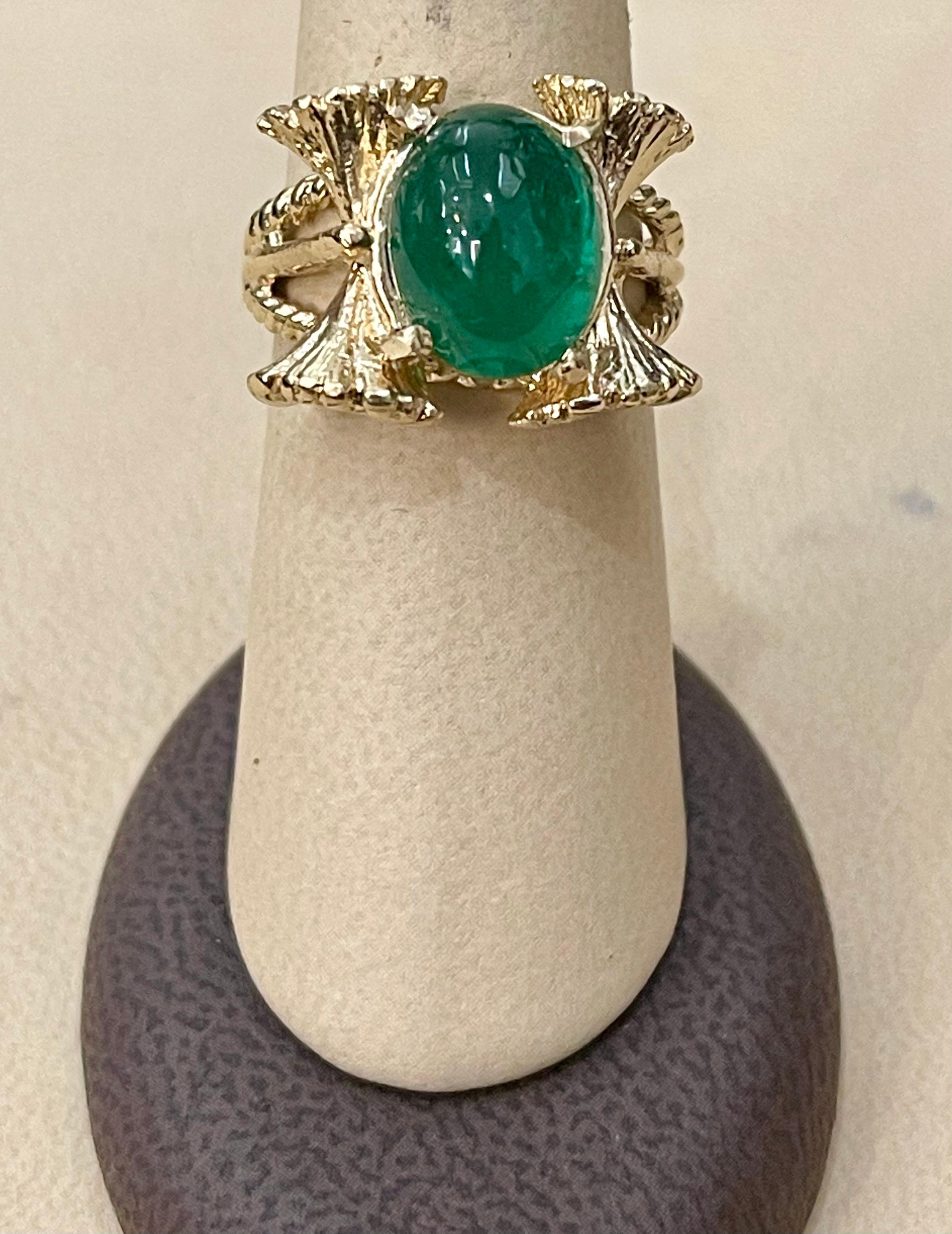 5 Carat Oval Emerald Cabochon 14 Karat Yellow Gold Cocktail Ring Vintage For Sale 3