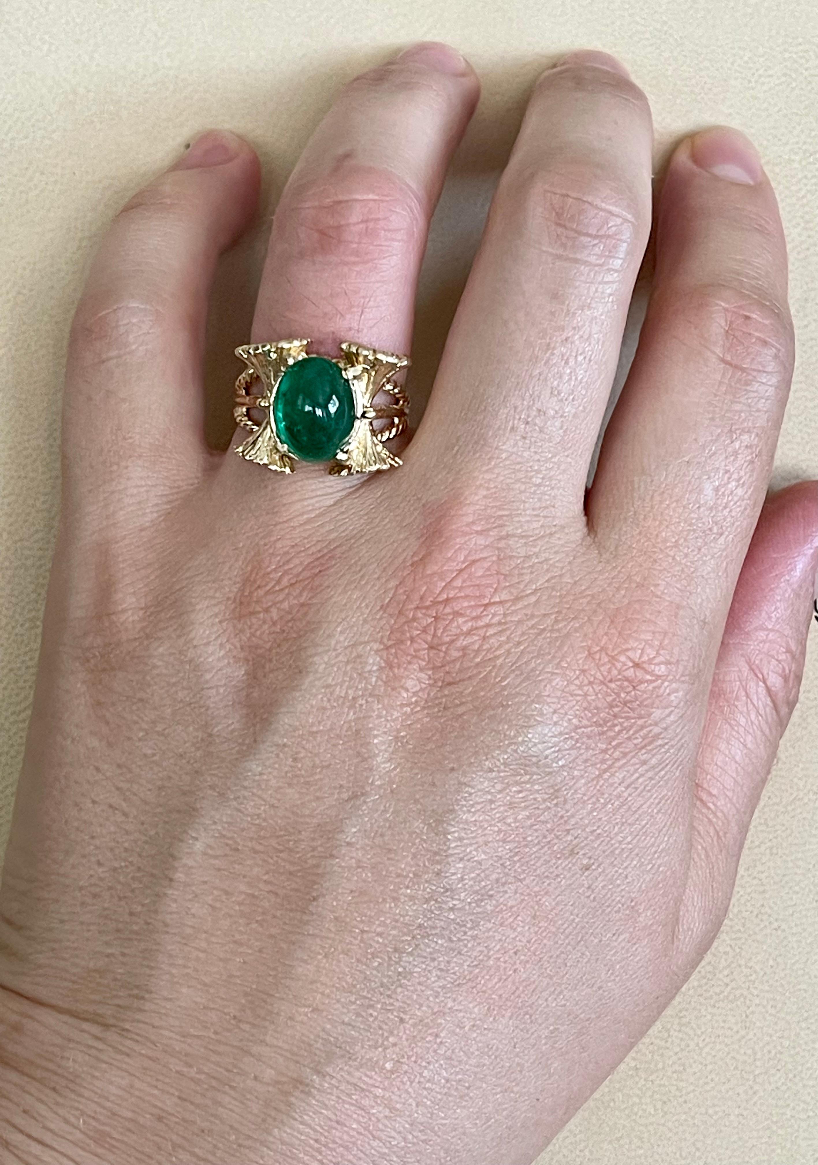 5 Carat Oval Emerald Cabochon 14 Karat Yellow Gold Cocktail Ring Vintage For Sale 4