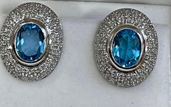 Clips d'oreilles en or 14 carats avec topaze bleue de forme ovale de 5 carats et diamants