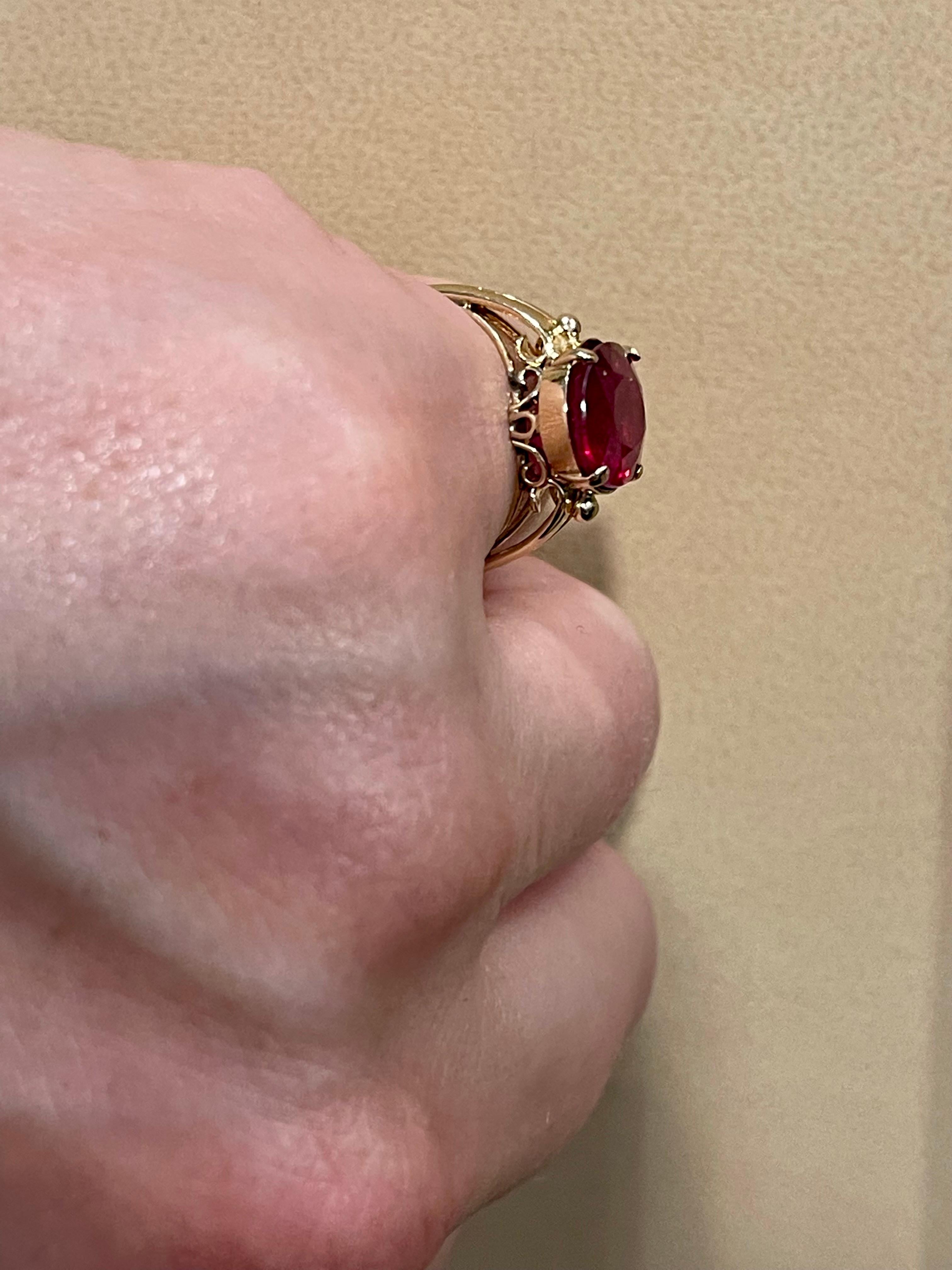 Anillo de oro amarillo de 14 quilates con rubí tratado de forma oval de 5 quilates en venta 8