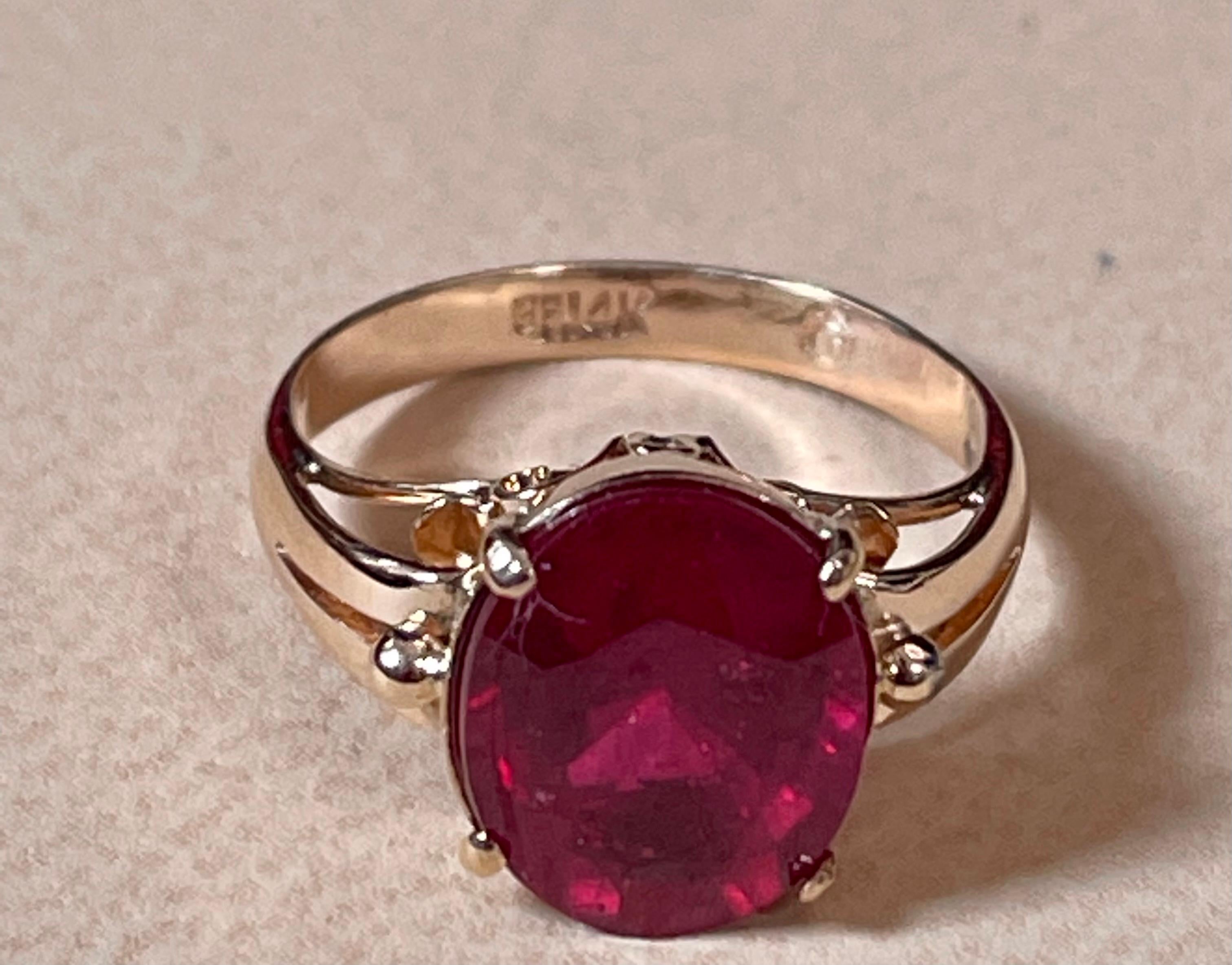 Anillo de oro amarillo de 14 quilates con rubí tratado de forma oval de 5 quilates en venta 2