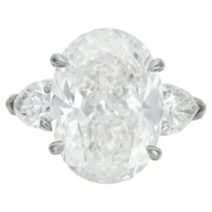5 Carat Oval Statement Brilliant White / D color SI 14K Gold Radiant Elegance