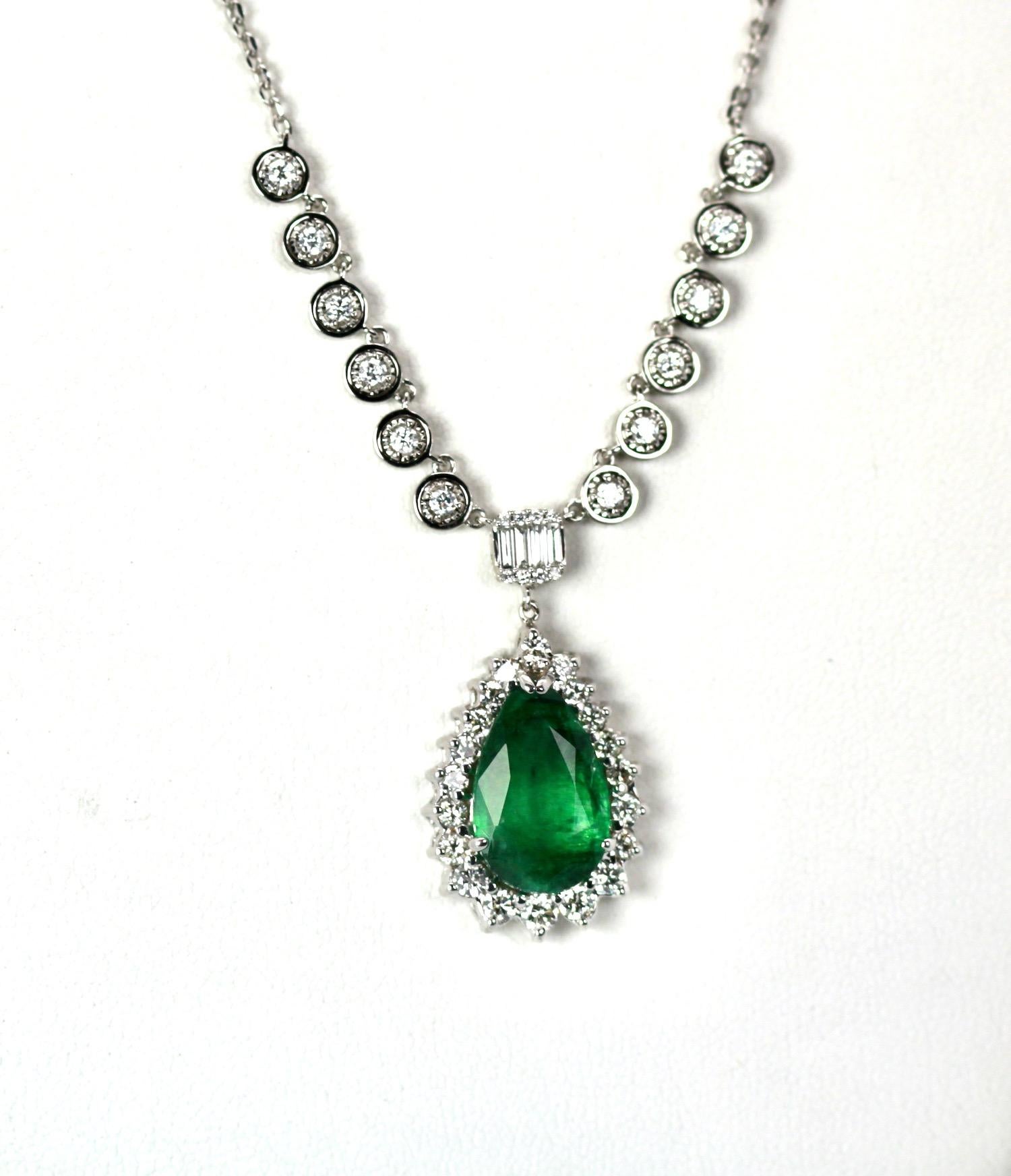 5 Carat Pear Emerald with Diamond Surround 18K For Sale 2